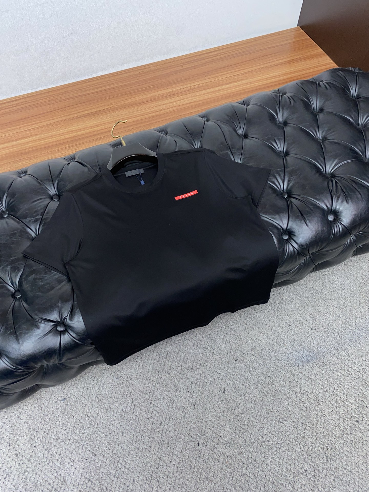 普拉达 高级定制 2026新款短袖 百搭款式 任何人都可以轻松驾驭 面料全订制工艺 高定一等品丝光棉面料