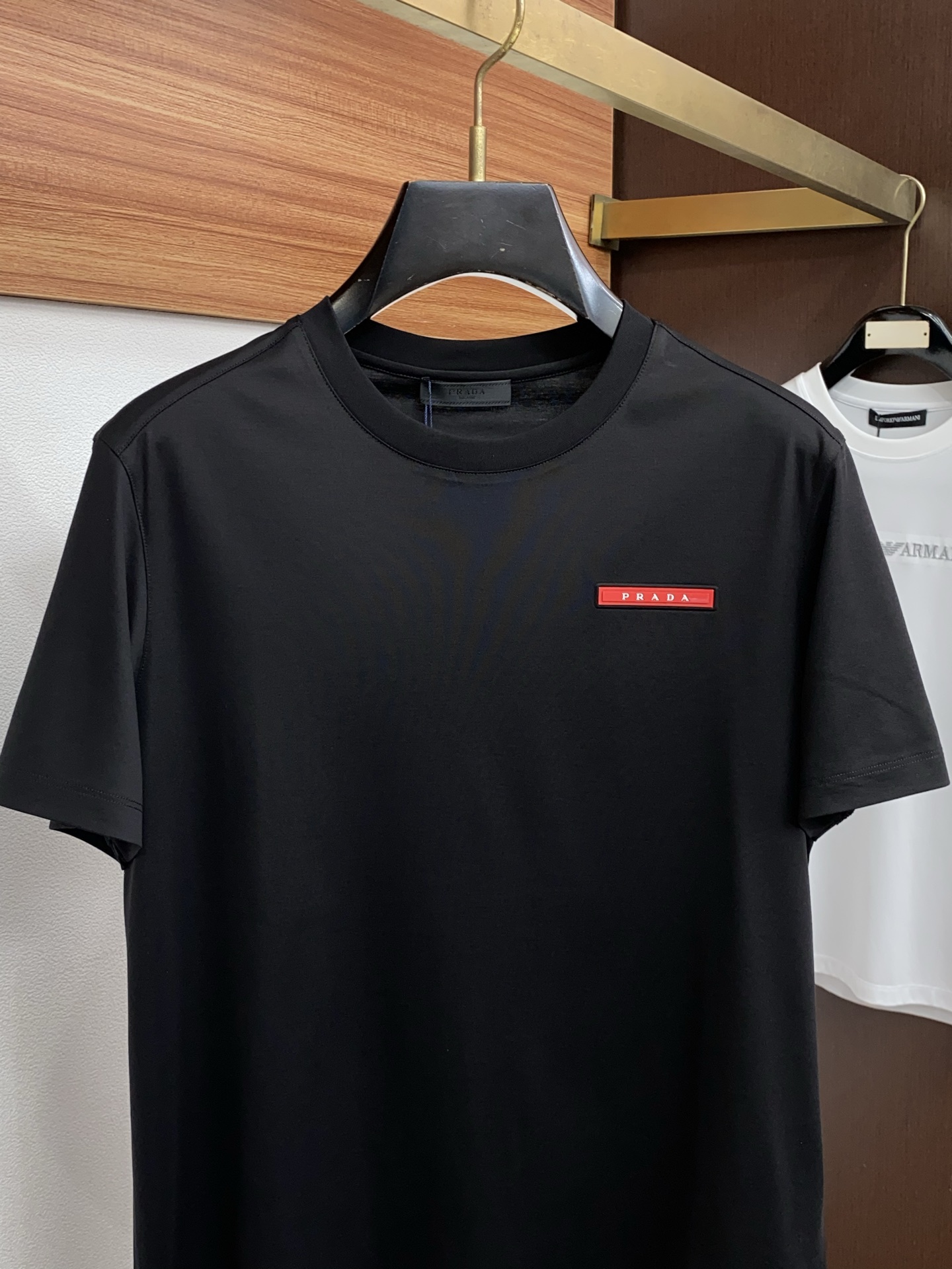 普拉达 高级定制 2026新款短袖 百搭款式 任何人都可以轻松驾驭 面料全订制工艺 高定一等品丝光棉面料