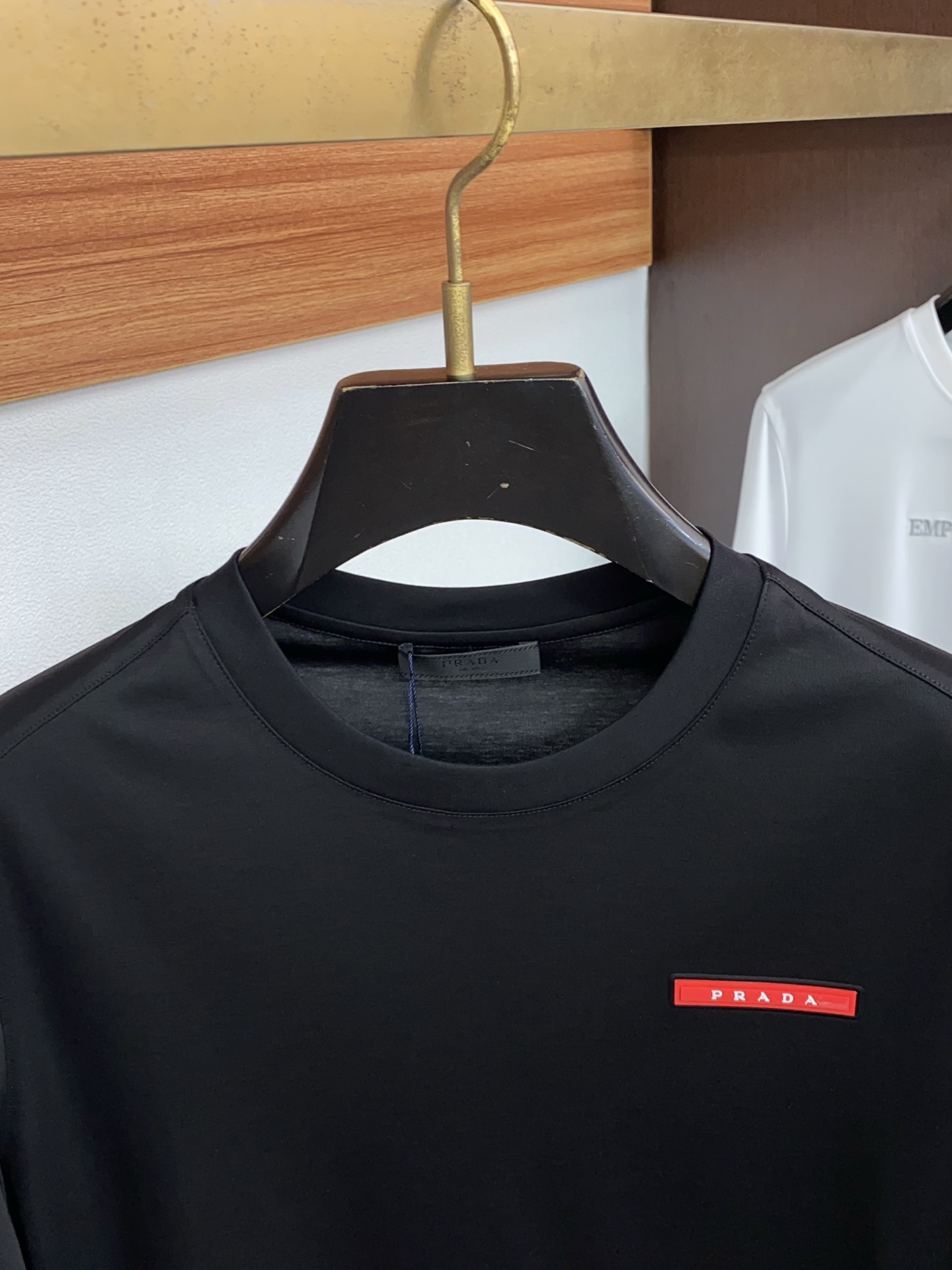 普拉达 高级定制 2026新款短袖 百搭款式 任何人都可以轻松驾驭 面料全订制工艺 高定一等品丝光棉面料