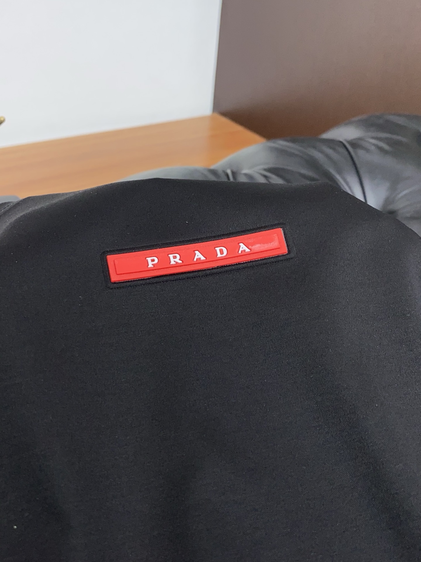 普拉达 高级定制 2026新款短袖 百搭款式 任何人都可以轻松驾驭 面料全订制工艺 高定一等品丝光棉面料