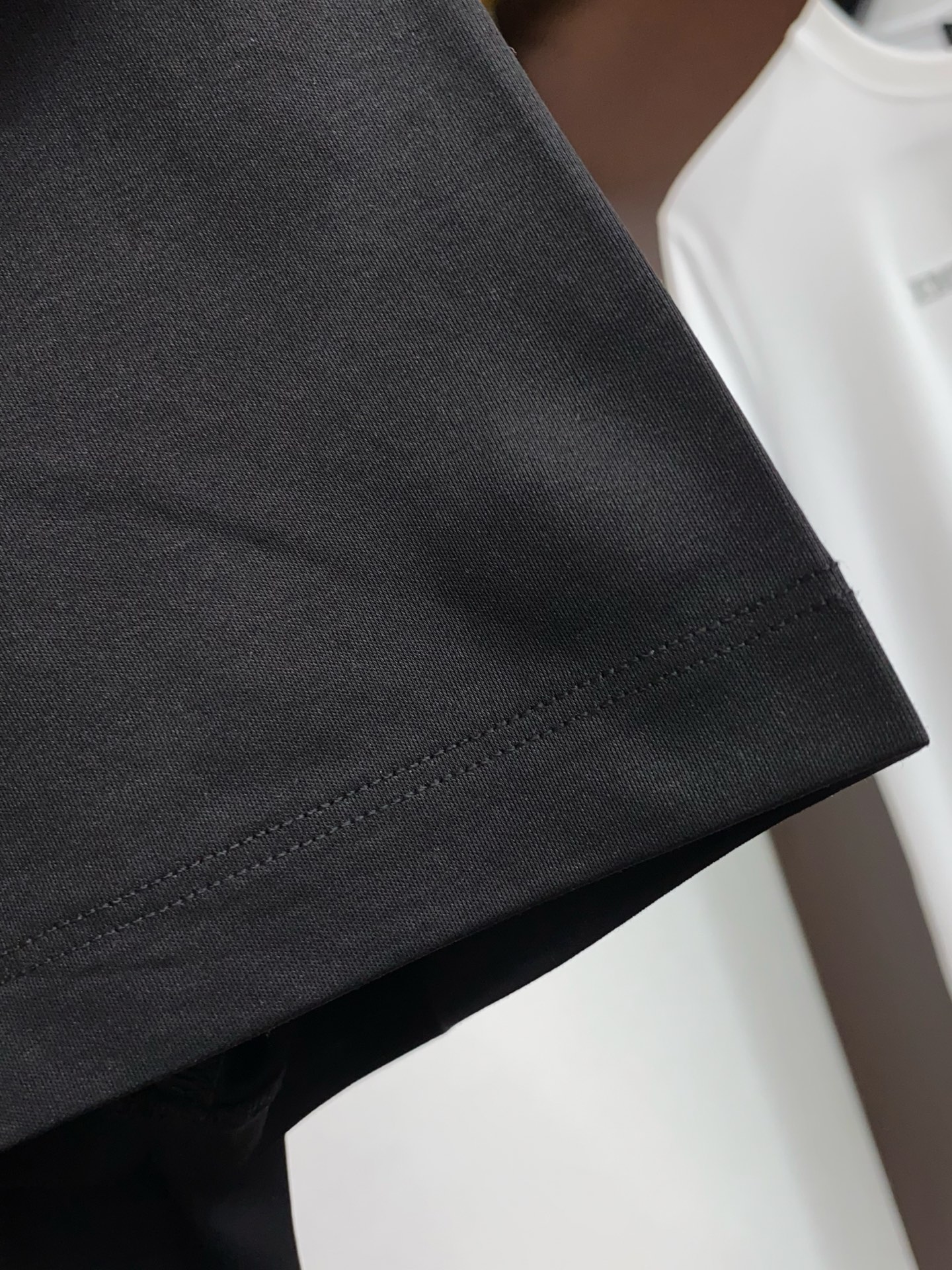 普拉达 高级定制 2026新款短袖 百搭款式 任何人都可以轻松驾驭 面料全订制工艺 高定一等品丝光棉面料