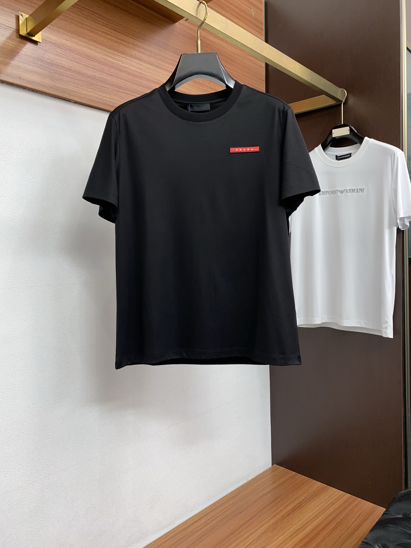 普拉达 高级定制 2026新款短袖 百搭款式 任何人都可以轻松驾驭 面料全订制工艺 高定一等品丝光棉面料