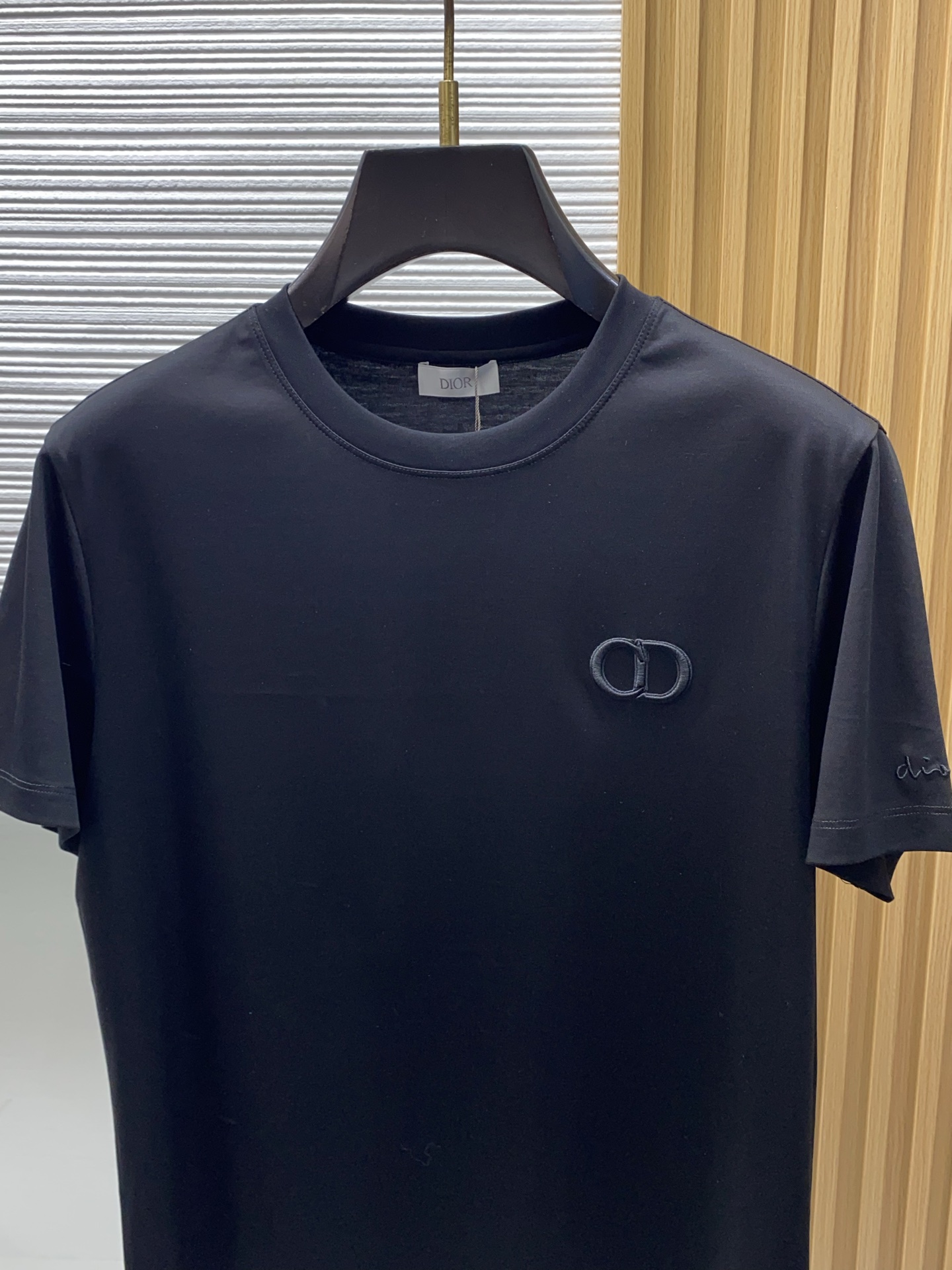 迪奥 高级定制 2026新款短袖 百搭款式 任何人都可以轻松驾驭 面料全订制工艺 高定一等品丝光棉面料 