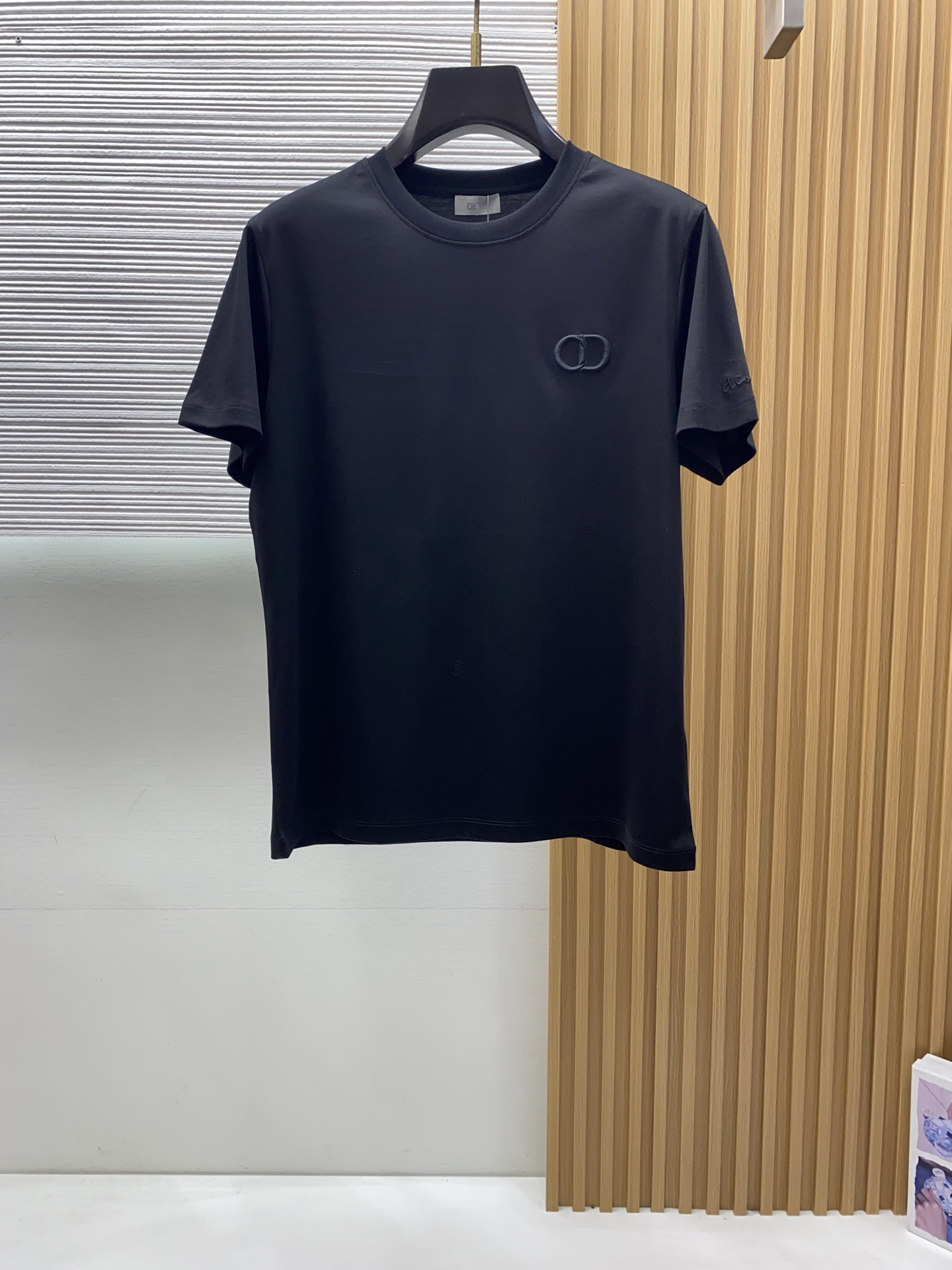 迪奥 高级定制 2026新款短袖 百搭款式 任何人都可以轻松驾驭 面料全订制工艺 高定一等品丝光棉面料 