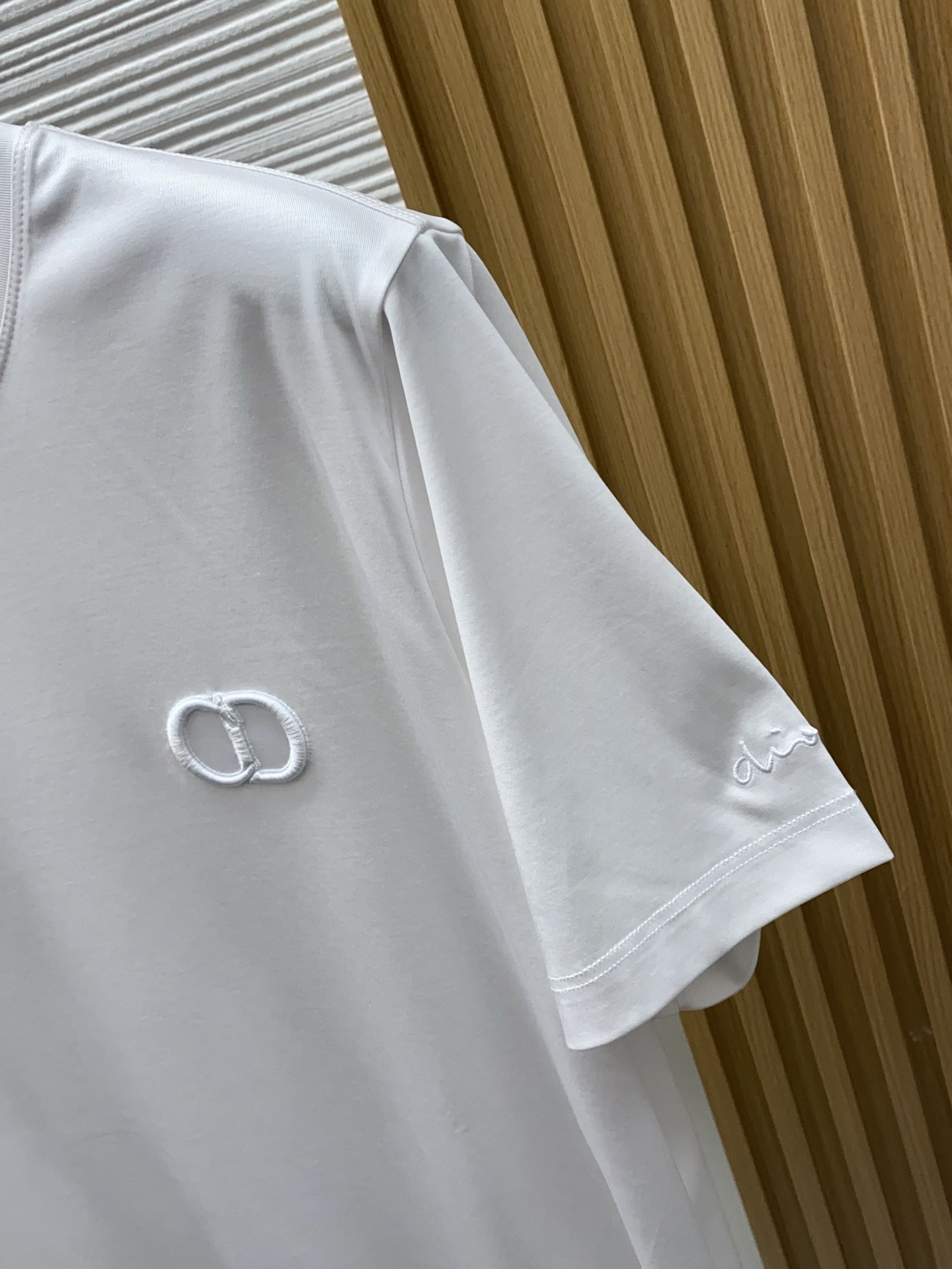 迪奥 高级定制 2026新款短袖 百搭款式 任何人都可以轻松驾驭 面料全订制工艺 高定一等品丝光棉面料 