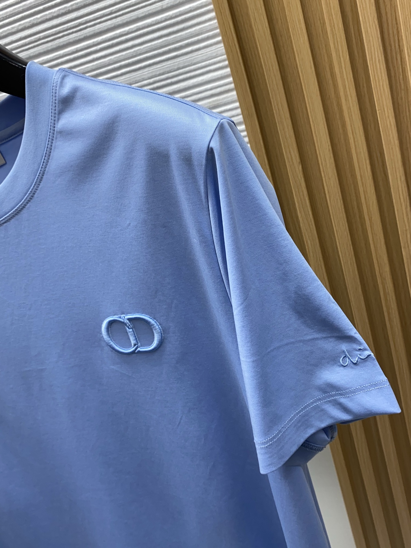 迪奥 高级定制 2026新款短袖 百搭款式 任何人都可以轻松驾驭 面料全订制工艺 高定一等品丝光棉面料 