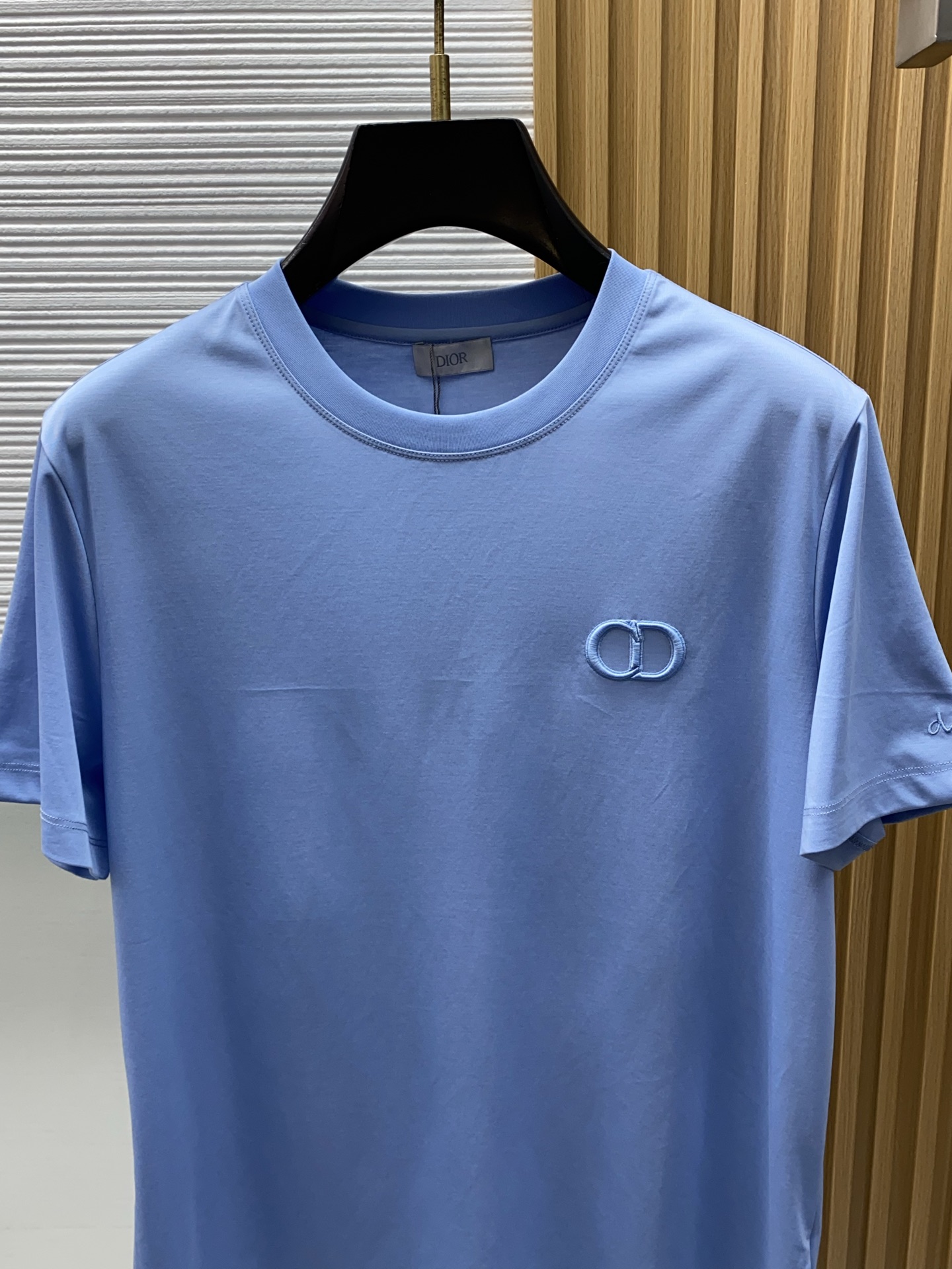 迪奥 高级定制 2026新款短袖 百搭款式 任何人都可以轻松驾驭 面料全订制工艺 高定一等品丝光棉面料 