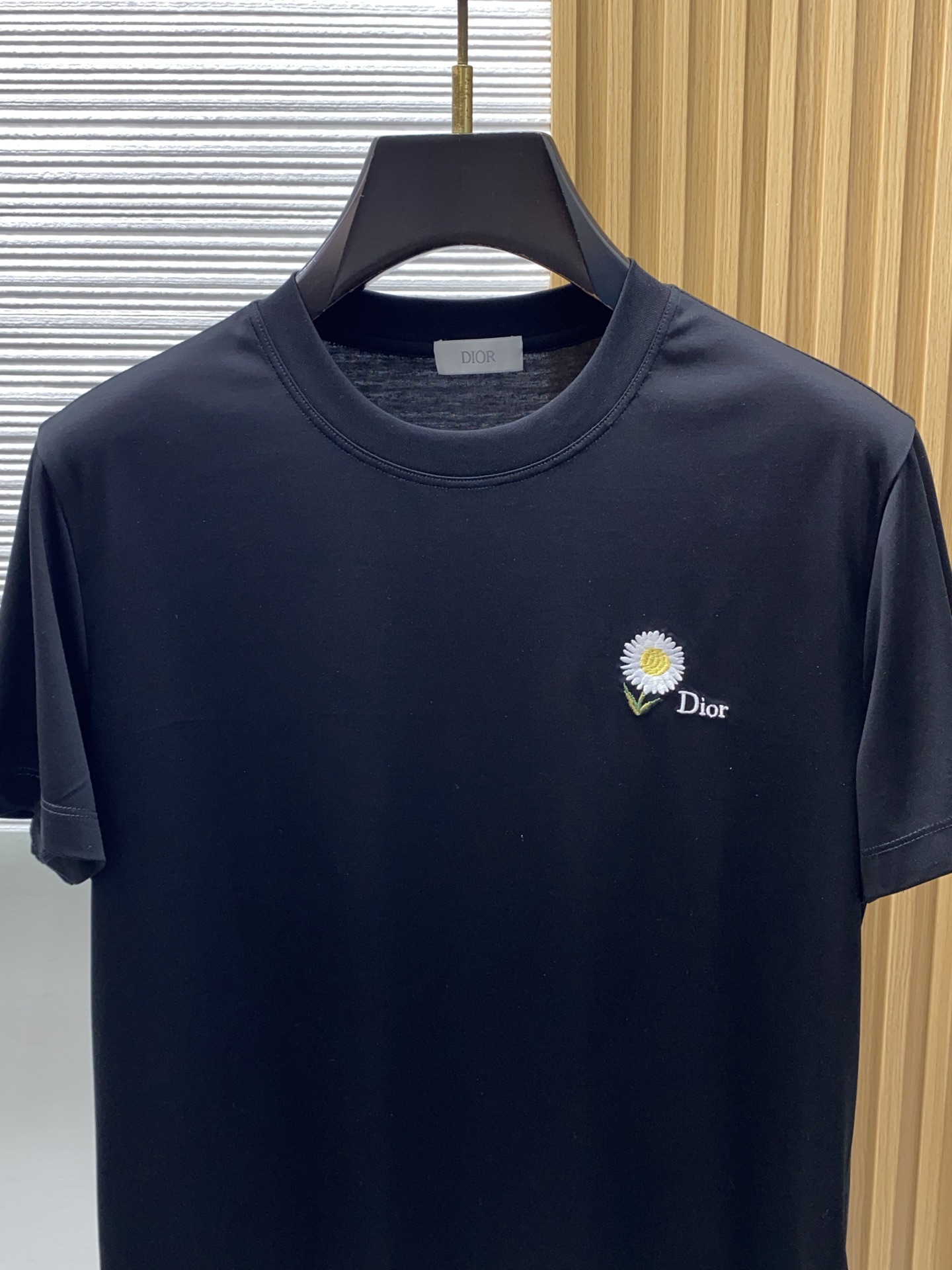 迪奥 高级定制 2026新款短袖 百搭款式 任何人都可以轻松驾驭 面料全订制工艺 高定一等品丝光棉面料 