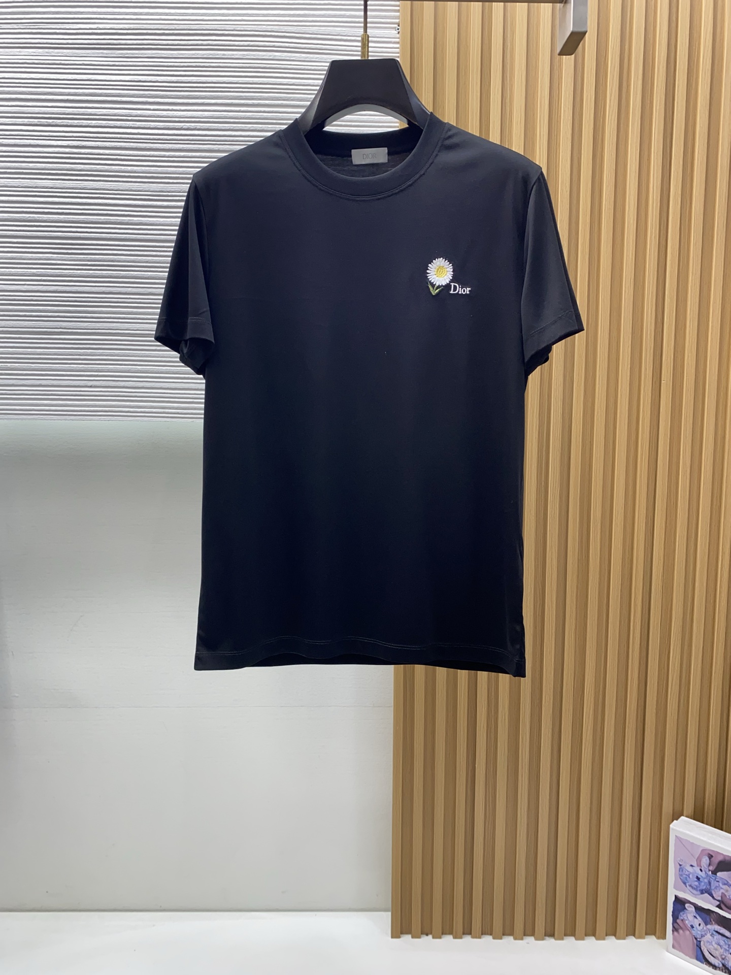 迪奥 高级定制 2026新款短袖 百搭款式 任何人都可以轻松驾驭 面料全订制工艺 高定一等品丝光棉面料 