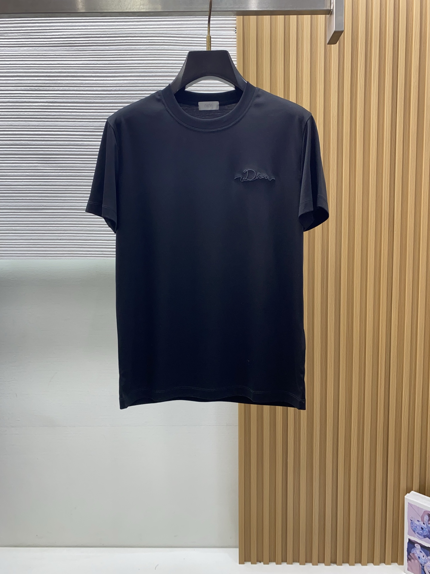 迪奥 高级定制 2026新款短袖 百搭款式 任何人都可以轻松驾驭 面料全订制工艺 高定一等品丝光棉面料 