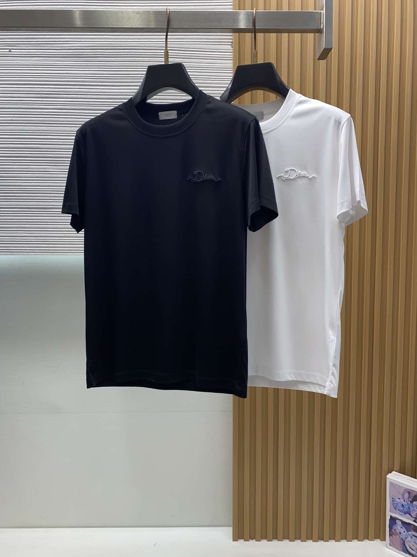 迪奥 高级定制 2026新款短袖 百搭款式 任何人都可以轻松驾驭 面料全订制工艺 高定一等品丝光棉面料 