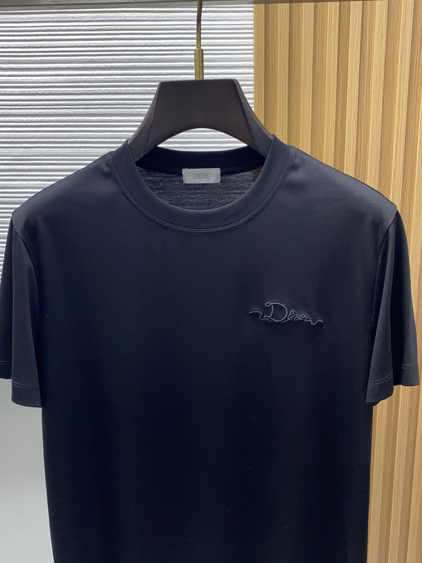 迪奥 高级定制 2026新款短袖 百搭款式 任何人都可以轻松驾驭 面料全订制工艺 高定一等品丝光棉面料 