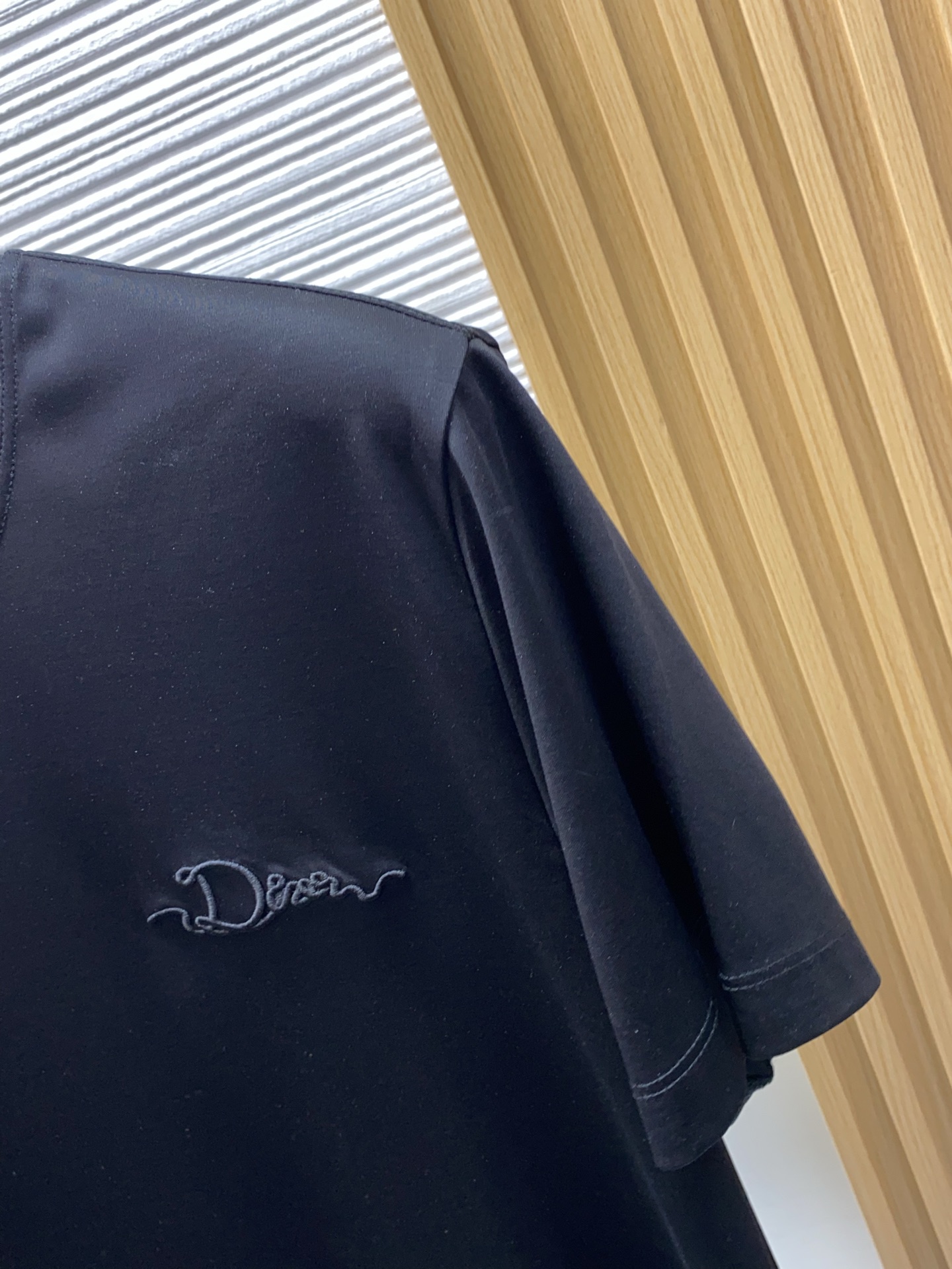 迪奥 高级定制 2026新款短袖 百搭款式 任何人都可以轻松驾驭 面料全订制工艺 高定一等品丝光棉面料 