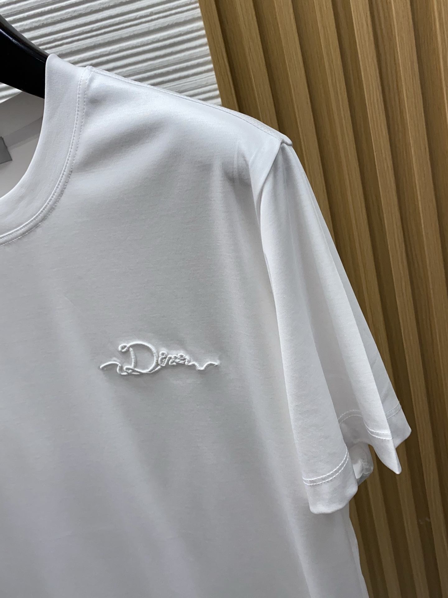 迪奥 高级定制 2026新款短袖 百搭款式 任何人都可以轻松驾驭 面料全订制工艺 高定一等品丝光棉面料 