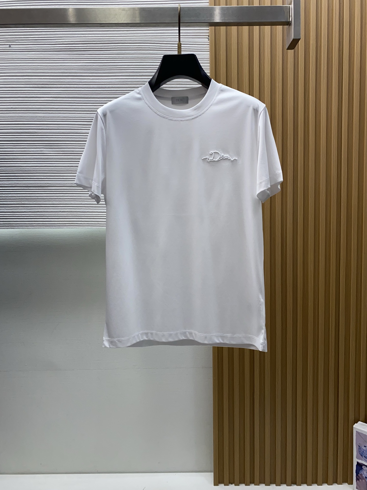 迪奥 高级定制 2026新款短袖 百搭款式 任何人都可以轻松驾驭 面料全订制工艺 高定一等品丝光棉面料 