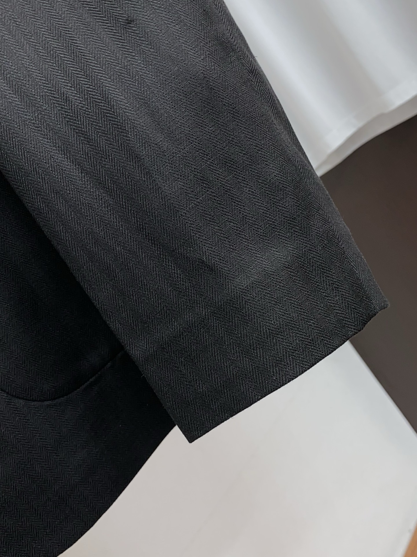 Loro piana 诺悠翩雅 2026新款男士休闲定制棉麻混纺西装领外套。穿上简约干练的休闲外套，瞬间