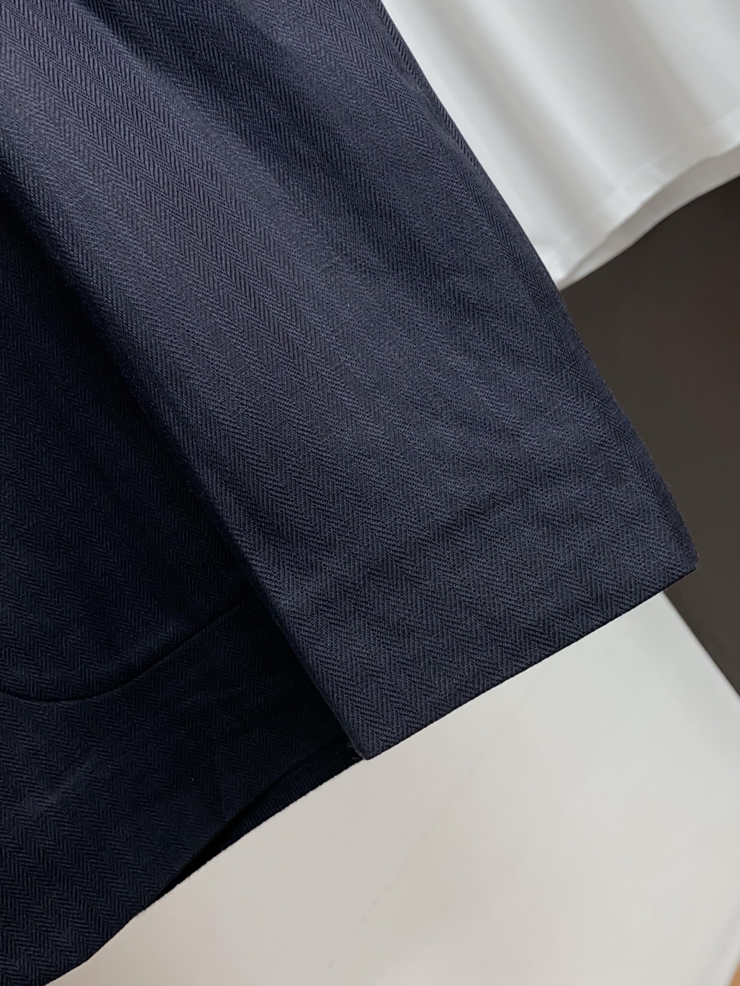 Loro piana 诺悠翩雅 2026新款男士休闲定制棉麻混纺西装领外套。穿上简约干练的休闲外套，瞬间