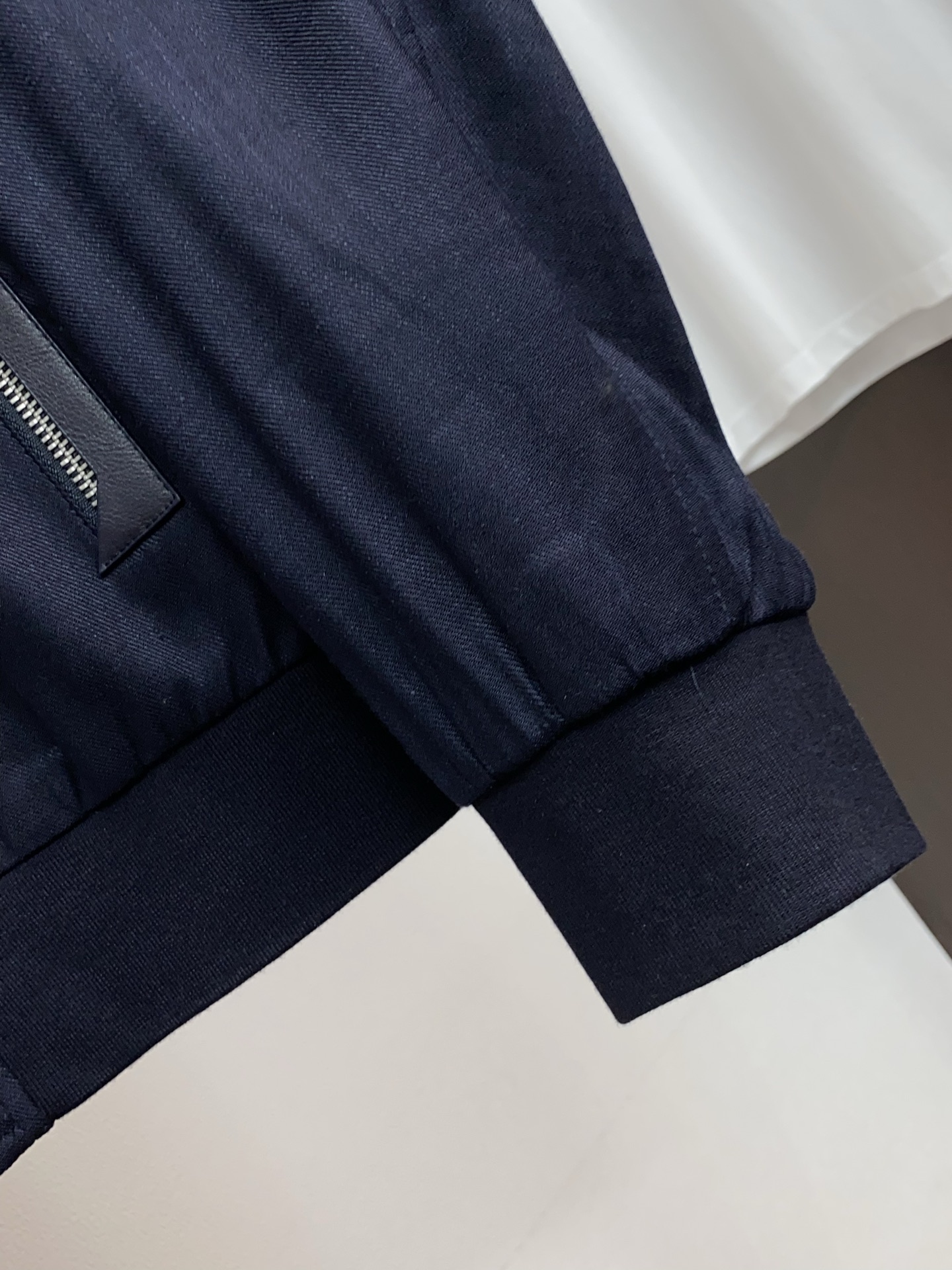 TF 2026新款男士休闲定制棉麻混纺立领夹克外套。穿上简约干练的休闲外套，瞬间重回时髦霸气，又是活力满