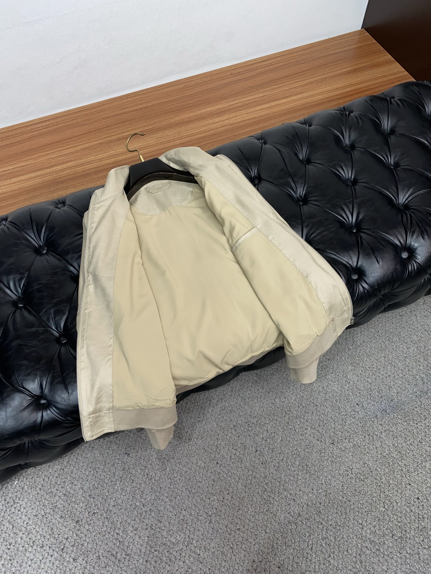 TF 2026新款男士休闲定制棉麻混纺立领夹克外套。穿上简约干练的休闲外套，瞬间重回时髦霸气，又是活力满