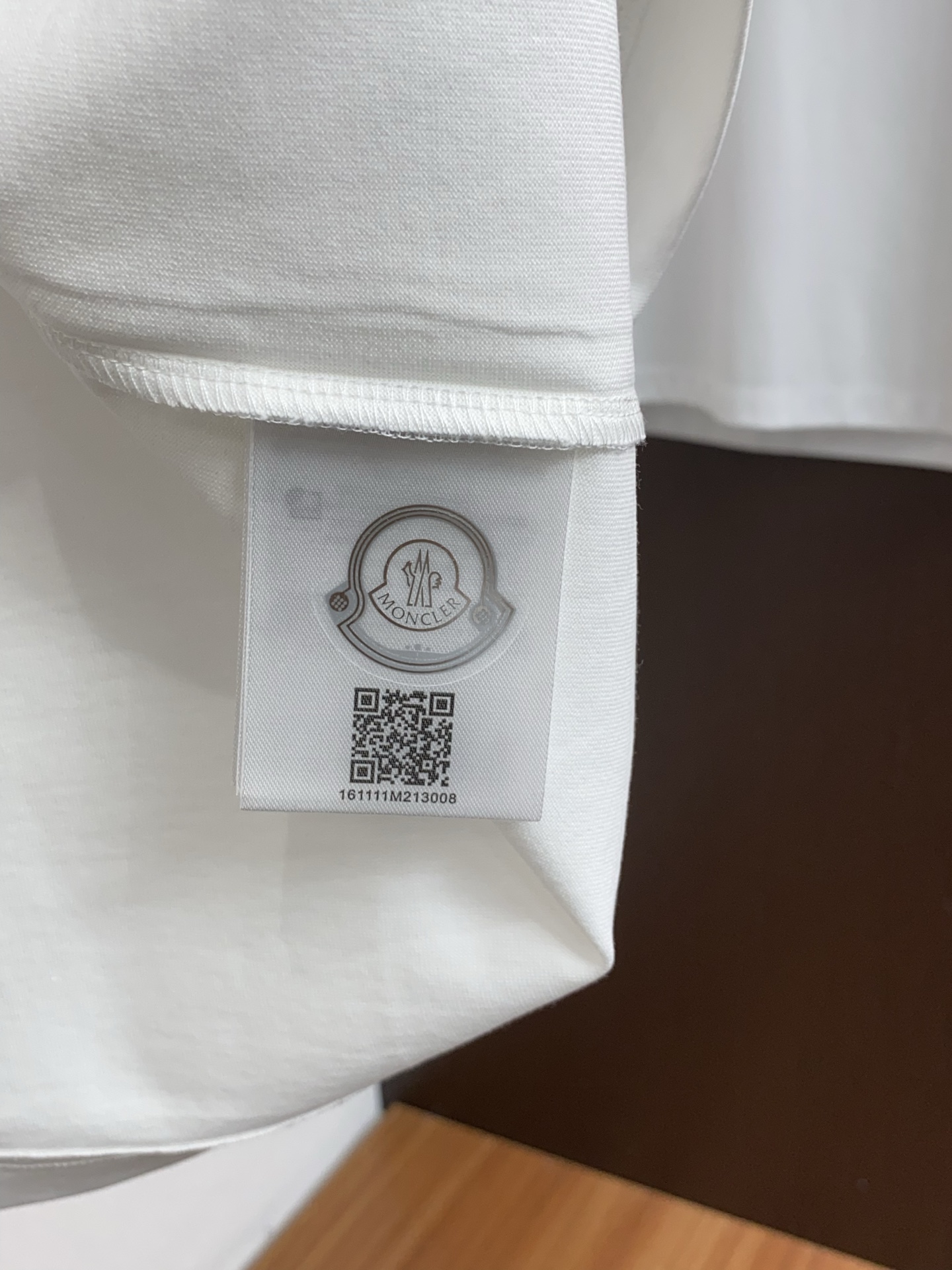 蒙口 正码 M-3xL 26SS早春短袖T恤甄选软糯亲肤的全棉面料制成，标准版圆领短袖裁剪，更适合日常穿