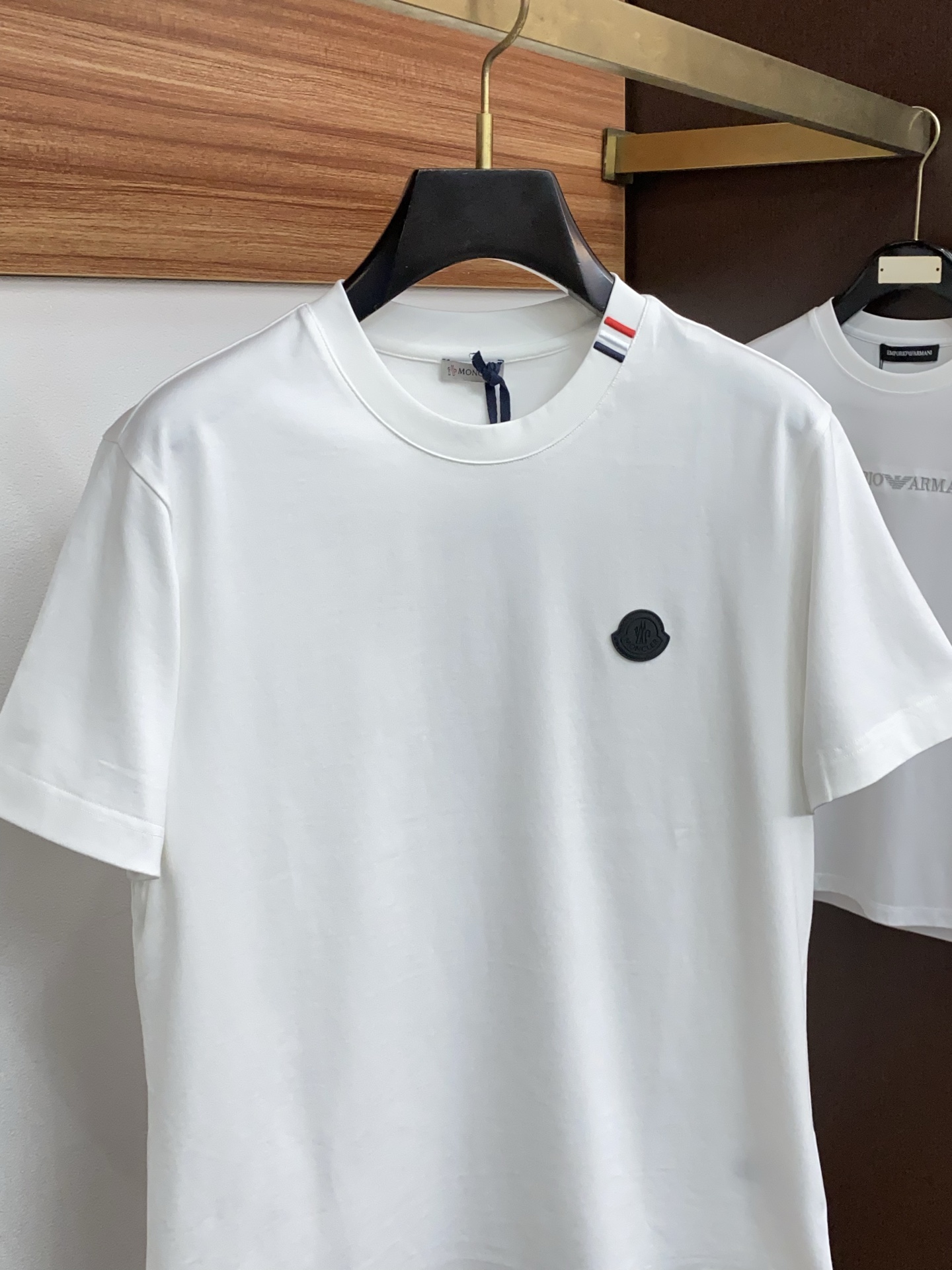 蒙口 正码 M-3xL 26SS早春短袖T恤甄选软糯亲肤的全棉面料制成，标准版圆领短袖裁剪，更适合日常穿