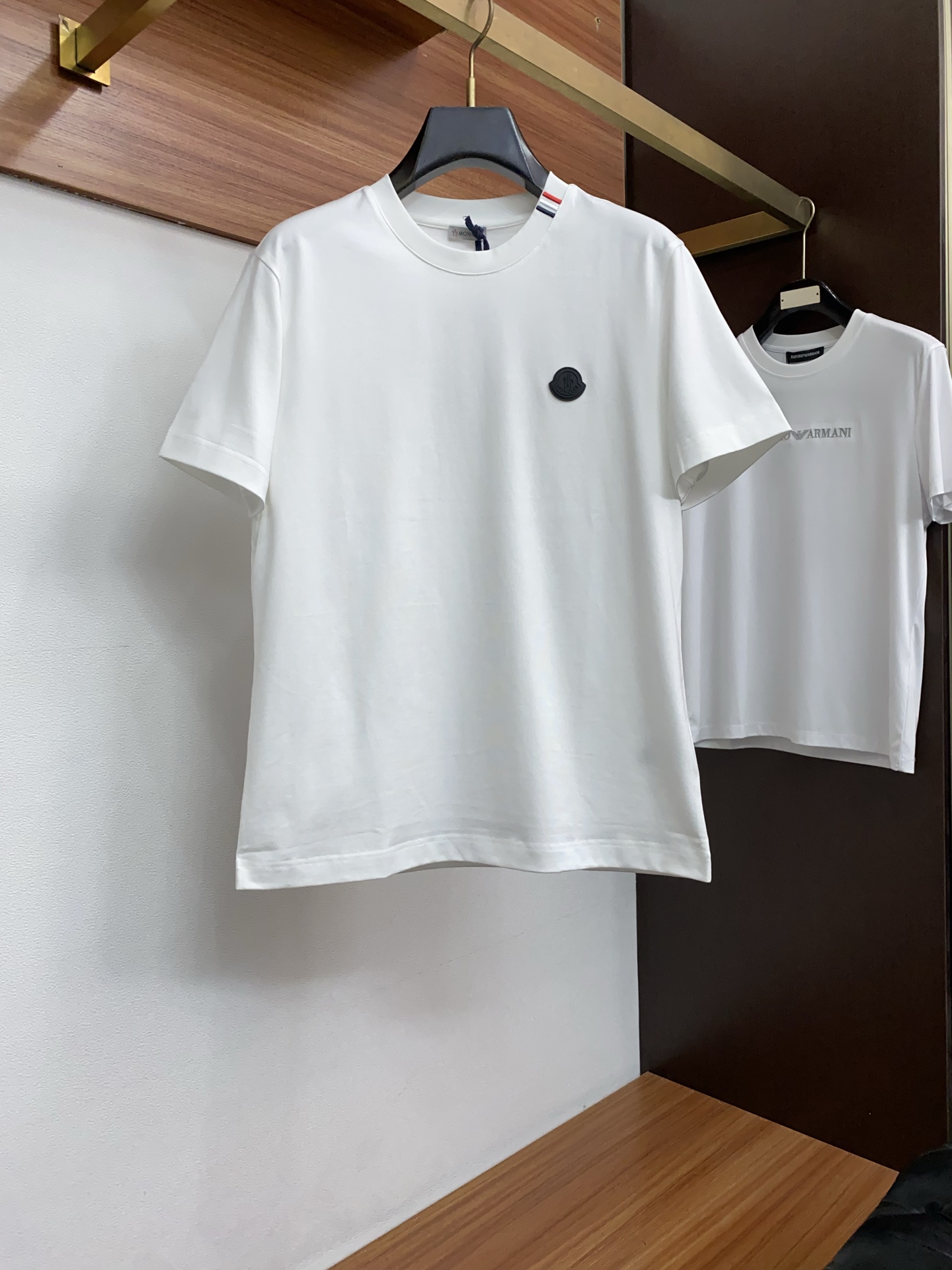 蒙口 正码 M-3xL 26SS早春短袖T恤甄选软糯亲肤的全棉面料制成，标准版圆领短袖裁剪，更适合日常穿