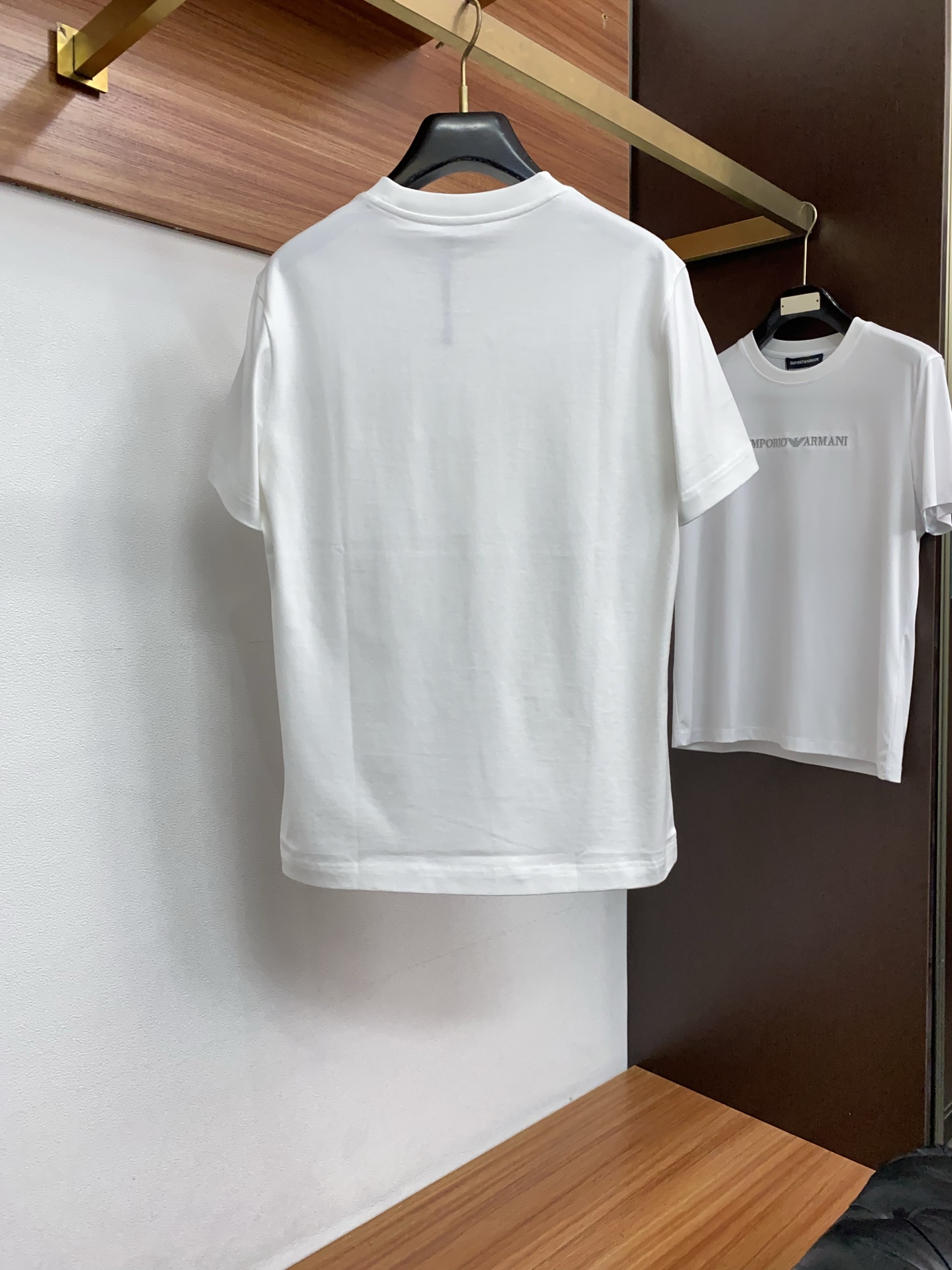 蒙口 正码 M-3xL 26SS早春短袖T恤甄选软糯亲肤的全棉面料制成，标准版圆领短袖裁剪，更适合日常穿