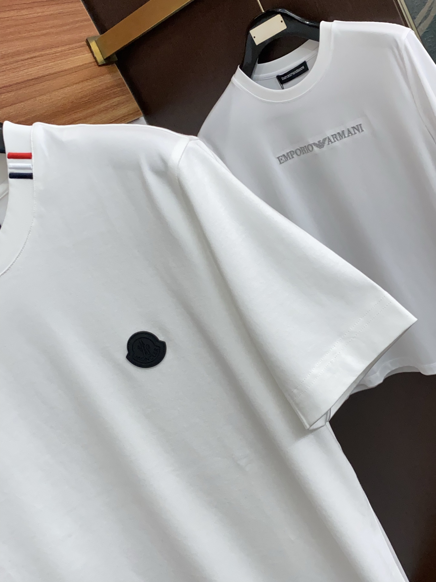 蒙口 正码 M-3xL 26SS早春短袖T恤甄选软糯亲肤的全棉面料制成，标准版圆领短袖裁剪，更适合日常穿