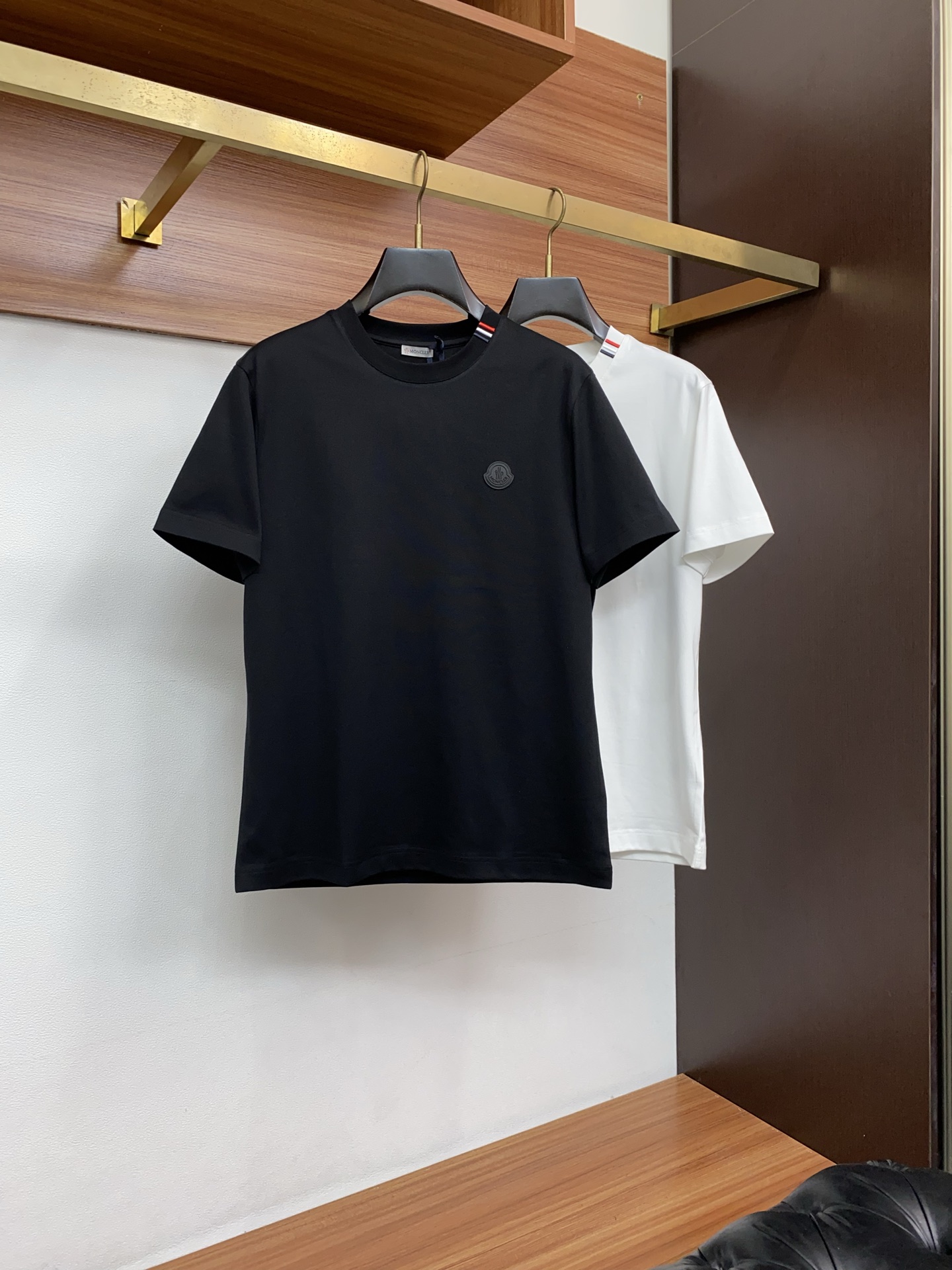 蒙口 正码 M-3xL 26SS早春短袖T恤甄选软糯亲肤的全棉面料制成，标准版圆领短袖裁剪，更适合日常穿