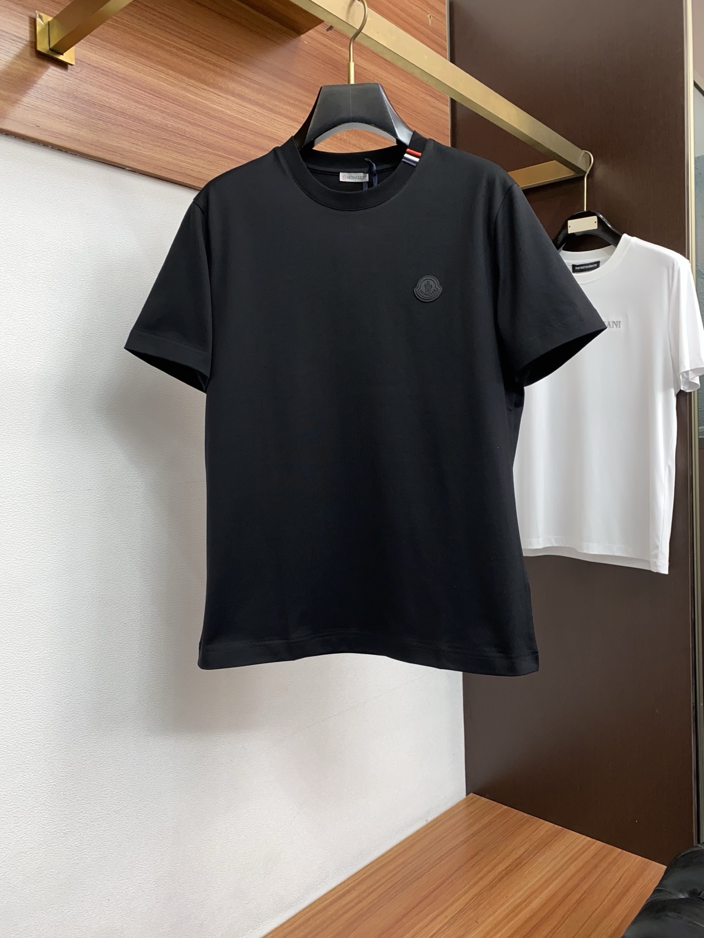 蒙口 正码 M-3xL 26SS早春短袖T恤甄选软糯亲肤的全棉面料制成，标准版圆领短袖裁剪，更适合日常穿
