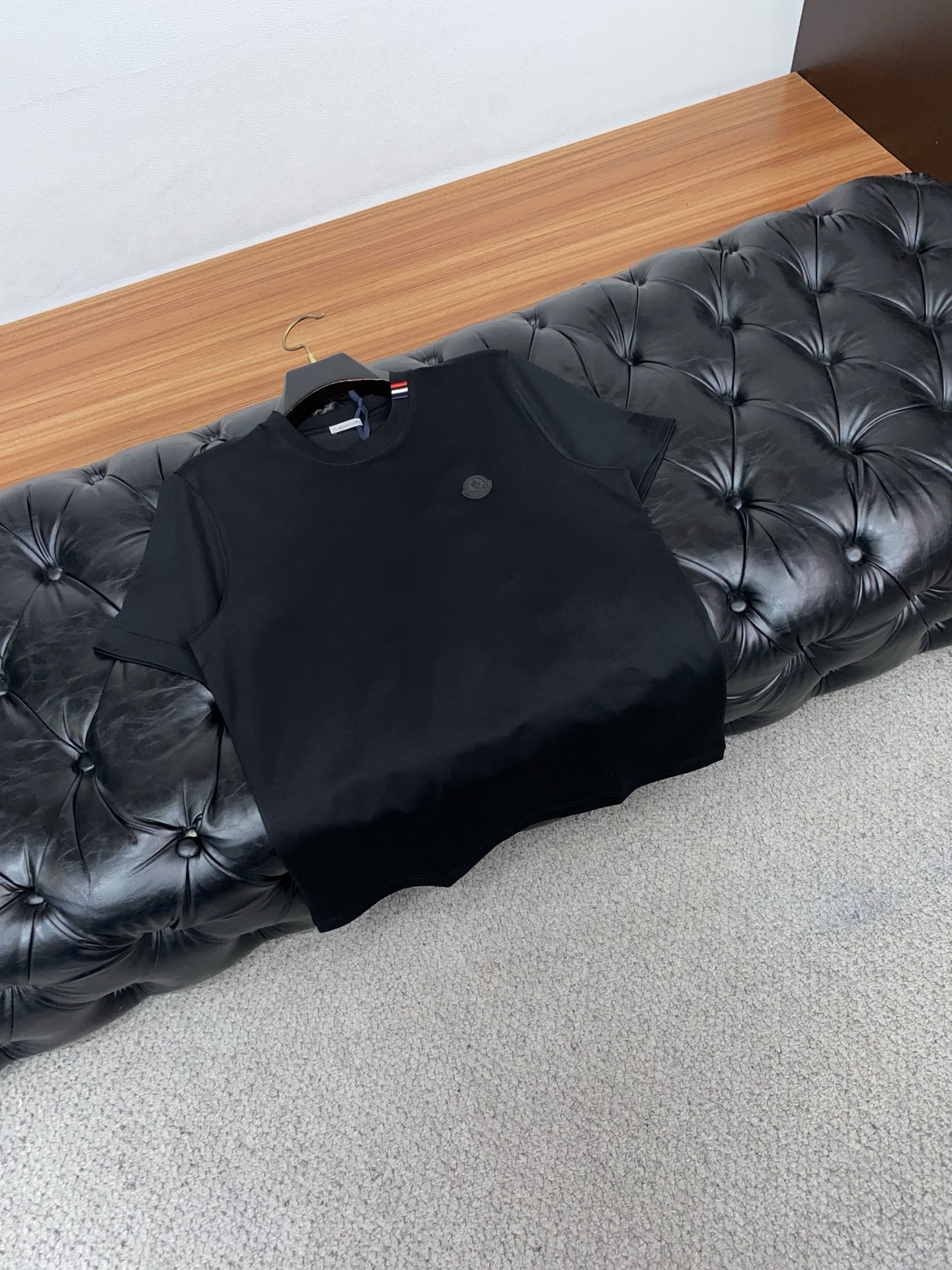 蒙口 正码 M-3xL 26SS早春短袖T恤甄选软糯亲肤的全棉面料制成，标准版圆领短袖裁剪，更适合日常穿