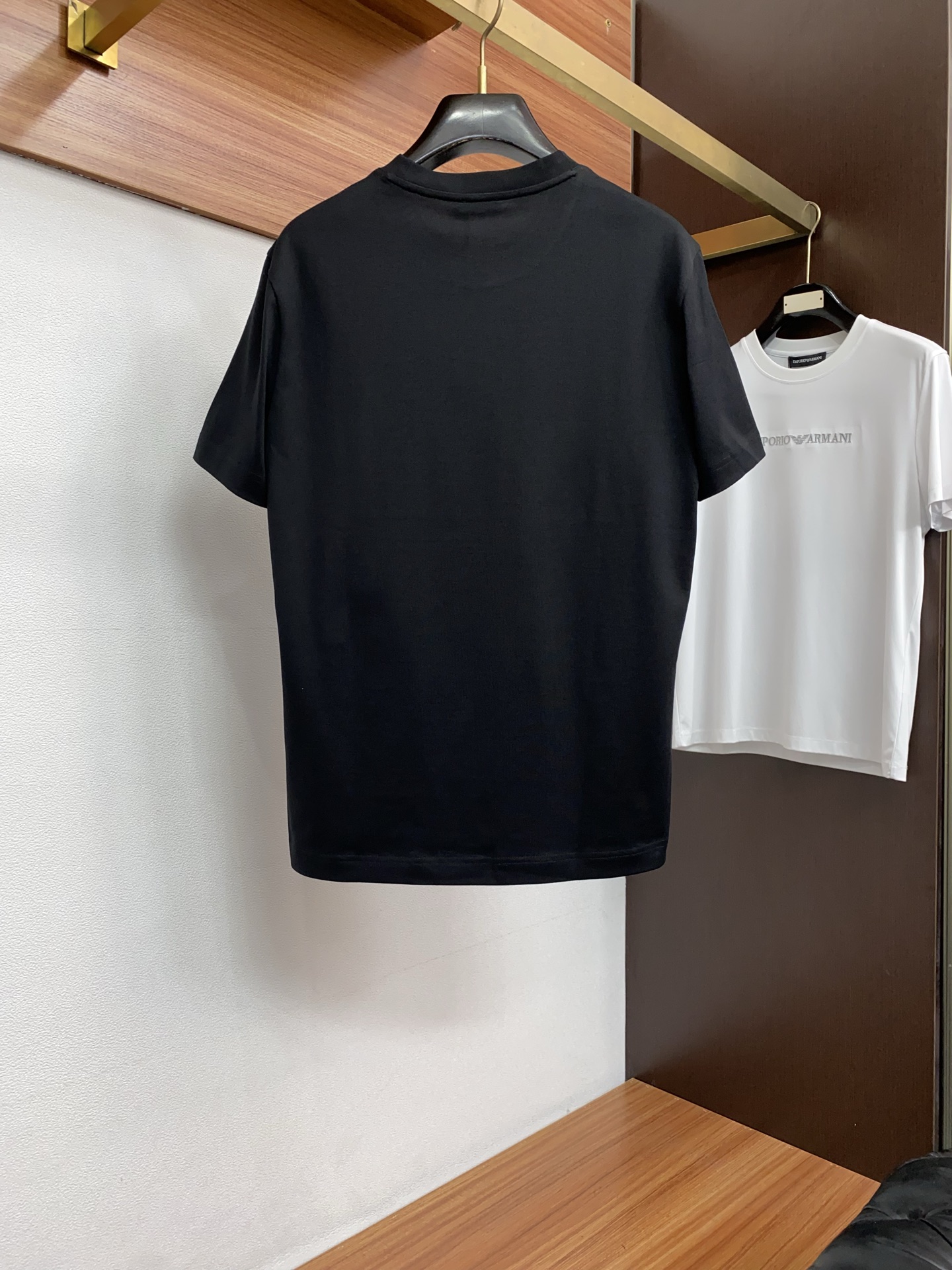 蒙口 正码 M-3xL 26SS早春短袖T恤甄选软糯亲肤的全棉面料制成，标准版圆领短袖裁剪，更适合日常穿