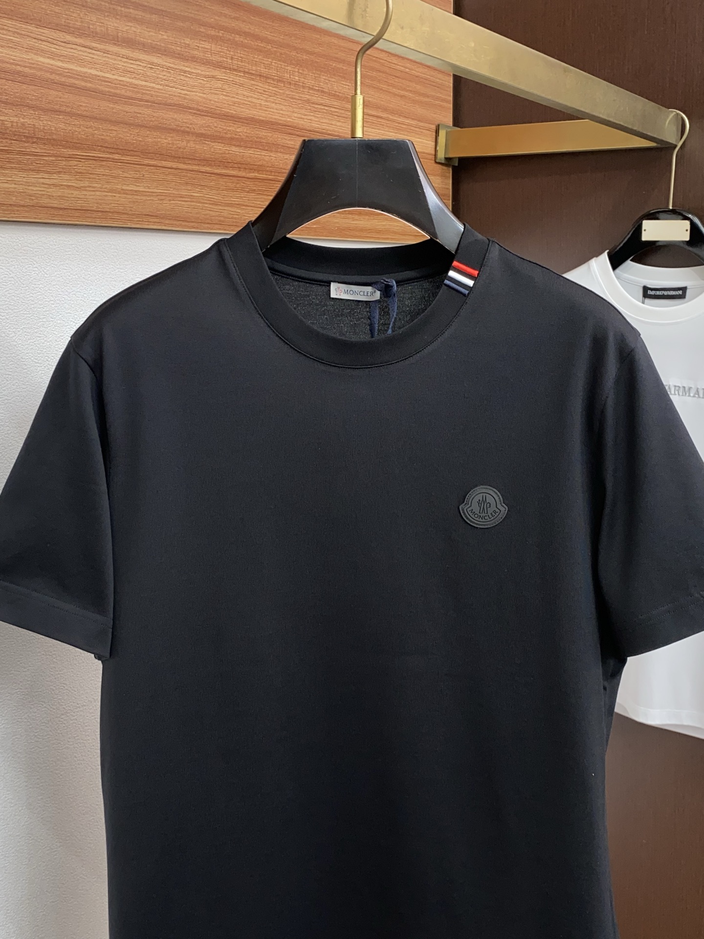 蒙口 正码 M-3xL 26SS早春短袖T恤甄选软糯亲肤的全棉面料制成，标准版圆领短袖裁剪，更适合日常穿