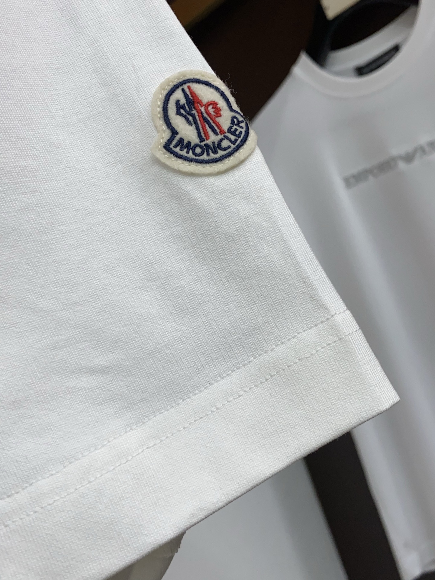 蒙口 正码 M-3xL 26SS早春短袖T恤甄选软糯亲肤的全棉面料制成，标准版圆领短袖裁剪，更适合日常穿