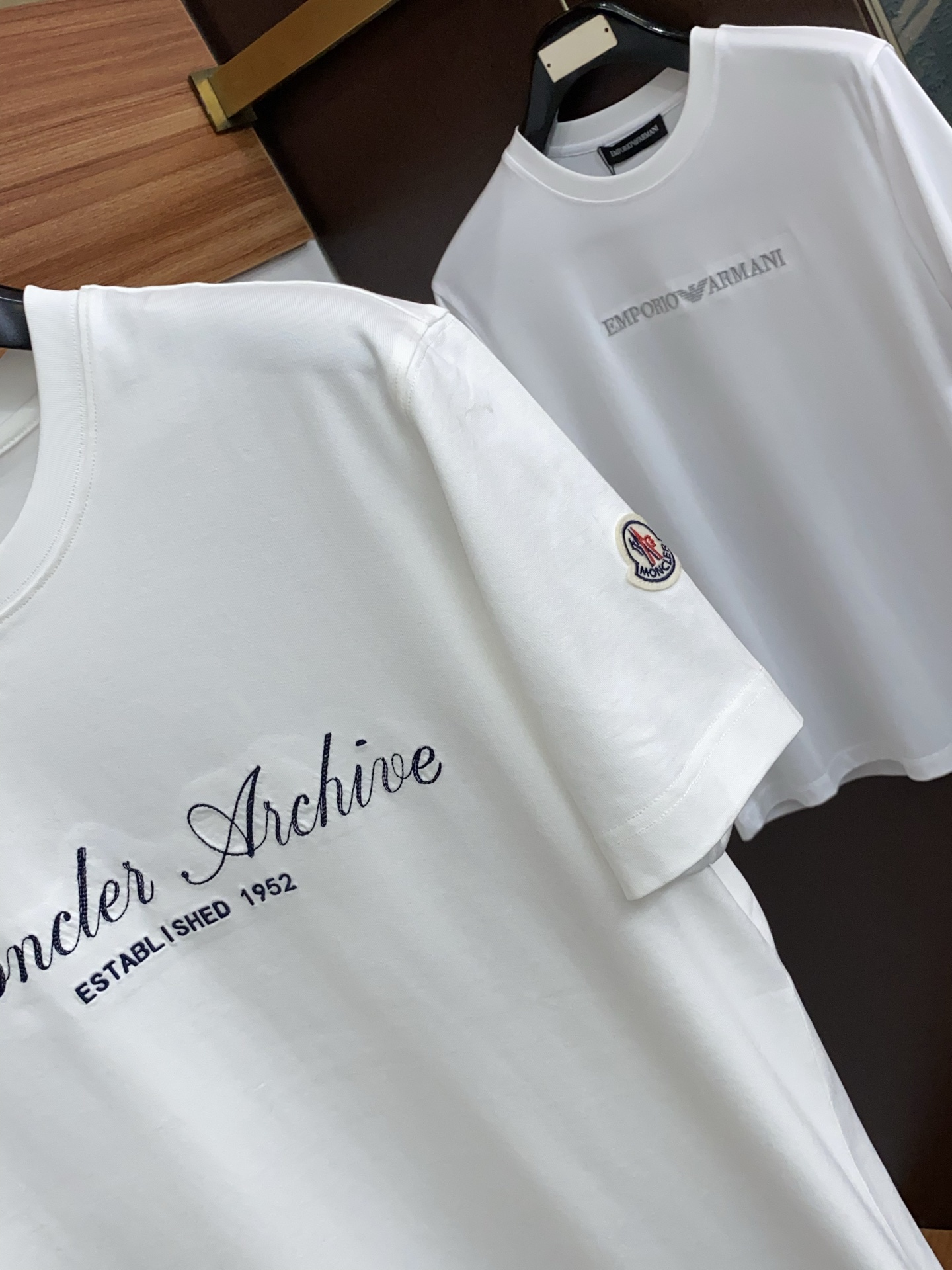 蒙口 正码 M-3xL 26SS早春短袖T恤甄选软糯亲肤的全棉面料制成，标准版圆领短袖裁剪，更适合日常穿