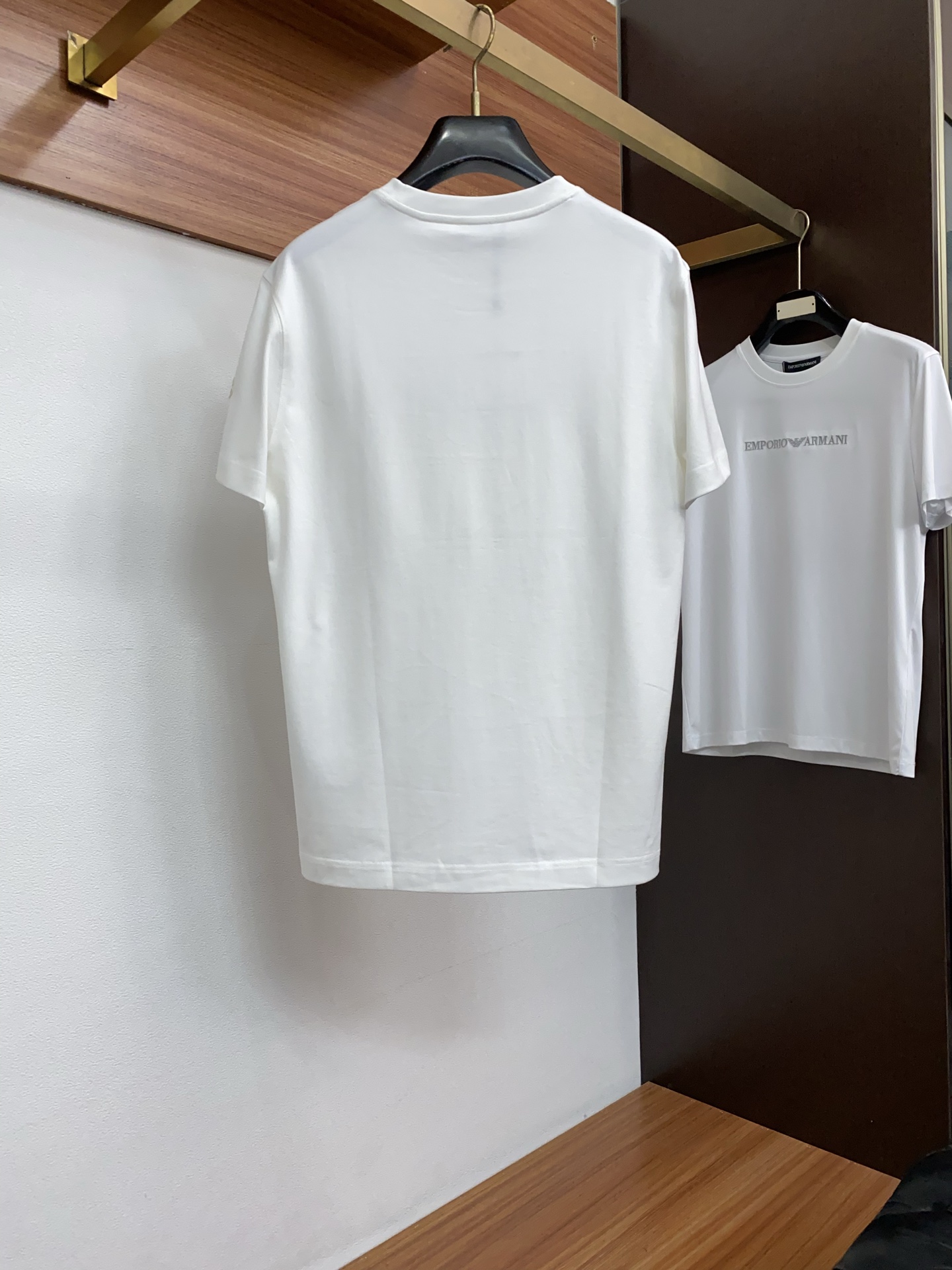 蒙口 正码 M-3xL 26SS早春短袖T恤甄选软糯亲肤的全棉面料制成，标准版圆领短袖裁剪，更适合日常穿