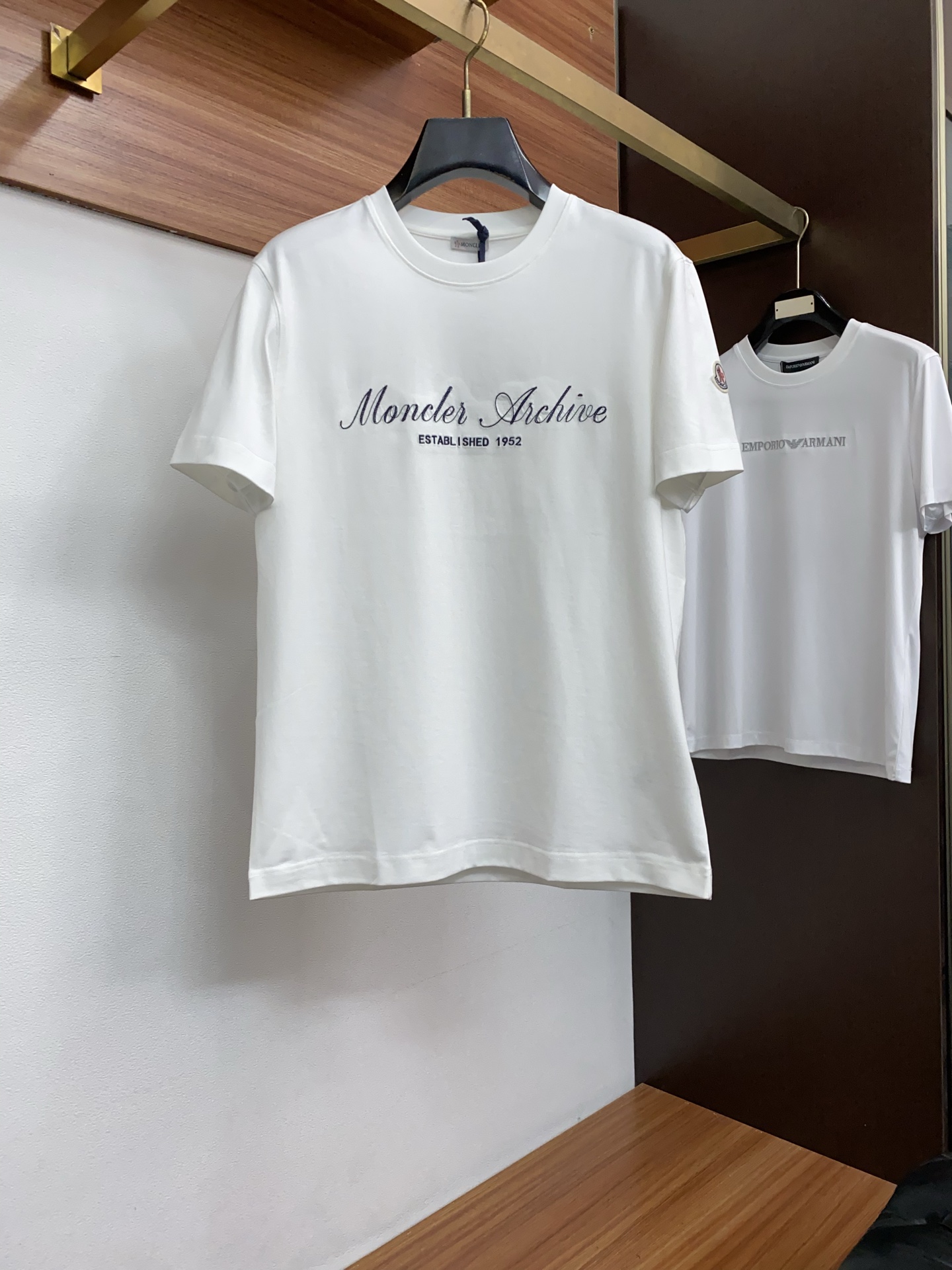 蒙口 正码 M-3xL 26SS早春短袖T恤甄选软糯亲肤的全棉面料制成，标准版圆领短袖裁剪，更适合日常穿