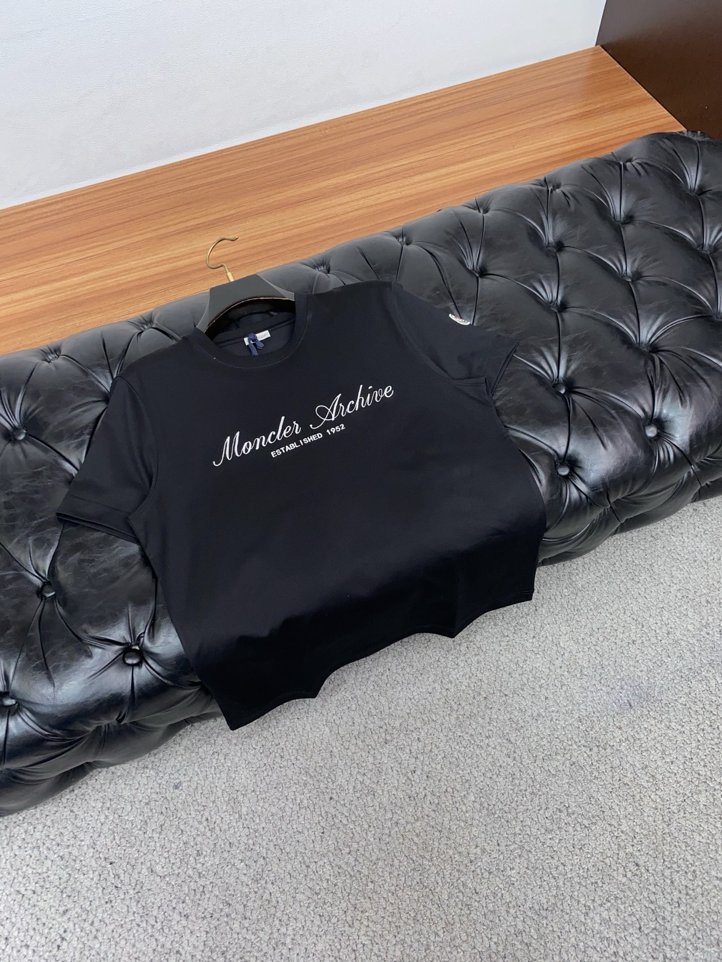 蒙口 正码 M-3xL 26SS早春短袖T恤甄选软糯亲肤的全棉面料制成，标准版圆领短袖裁剪，更适合日常穿