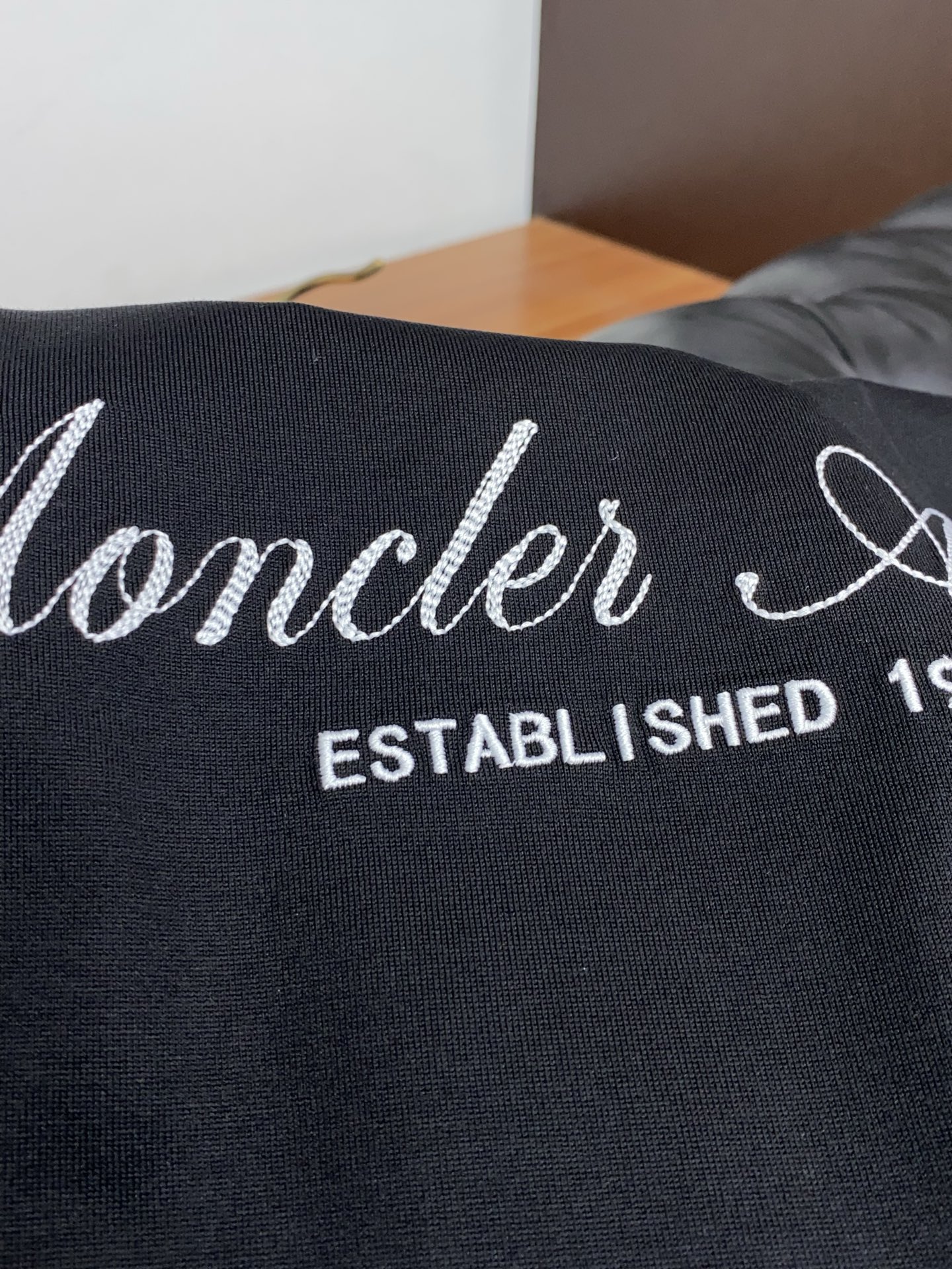 蒙口 正码 M-3xL 26SS早春短袖T恤甄选软糯亲肤的全棉面料制成，标准版圆领短袖裁剪，更适合日常穿