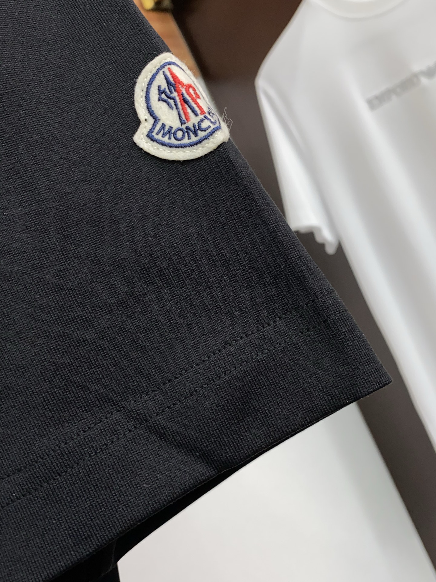 蒙口 正码 M-3xL 26SS早春短袖T恤甄选软糯亲肤的全棉面料制成，标准版圆领短袖裁剪，更适合日常穿