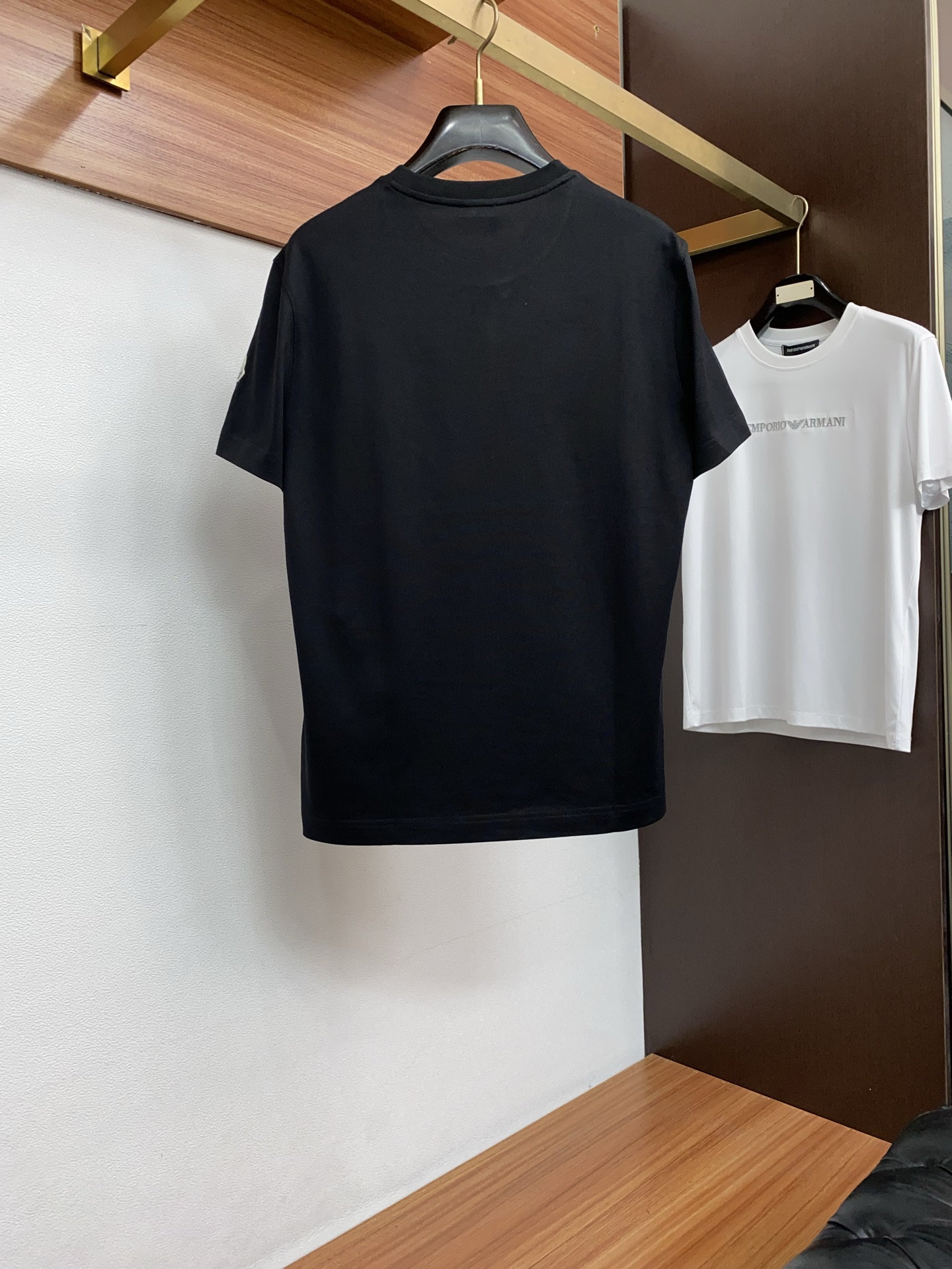 蒙口 正码 M-3xL 26SS早春短袖T恤甄选软糯亲肤的全棉面料制成，标准版圆领短袖裁剪，更适合日常穿