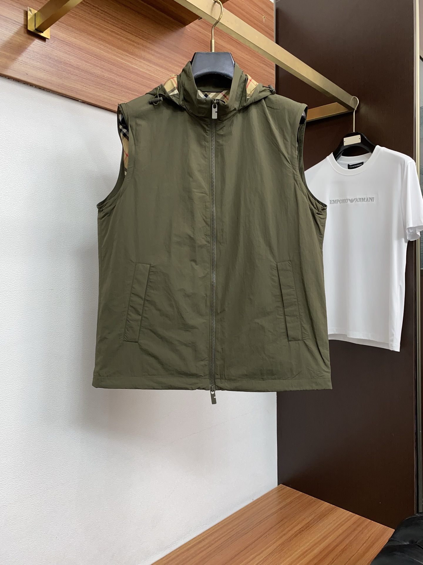 巴宝莉 T2026新款男士休闲定制夹克外套。穿上简约干练的休闲外套，瞬间重回时髦霸气，又是活力满满的状态