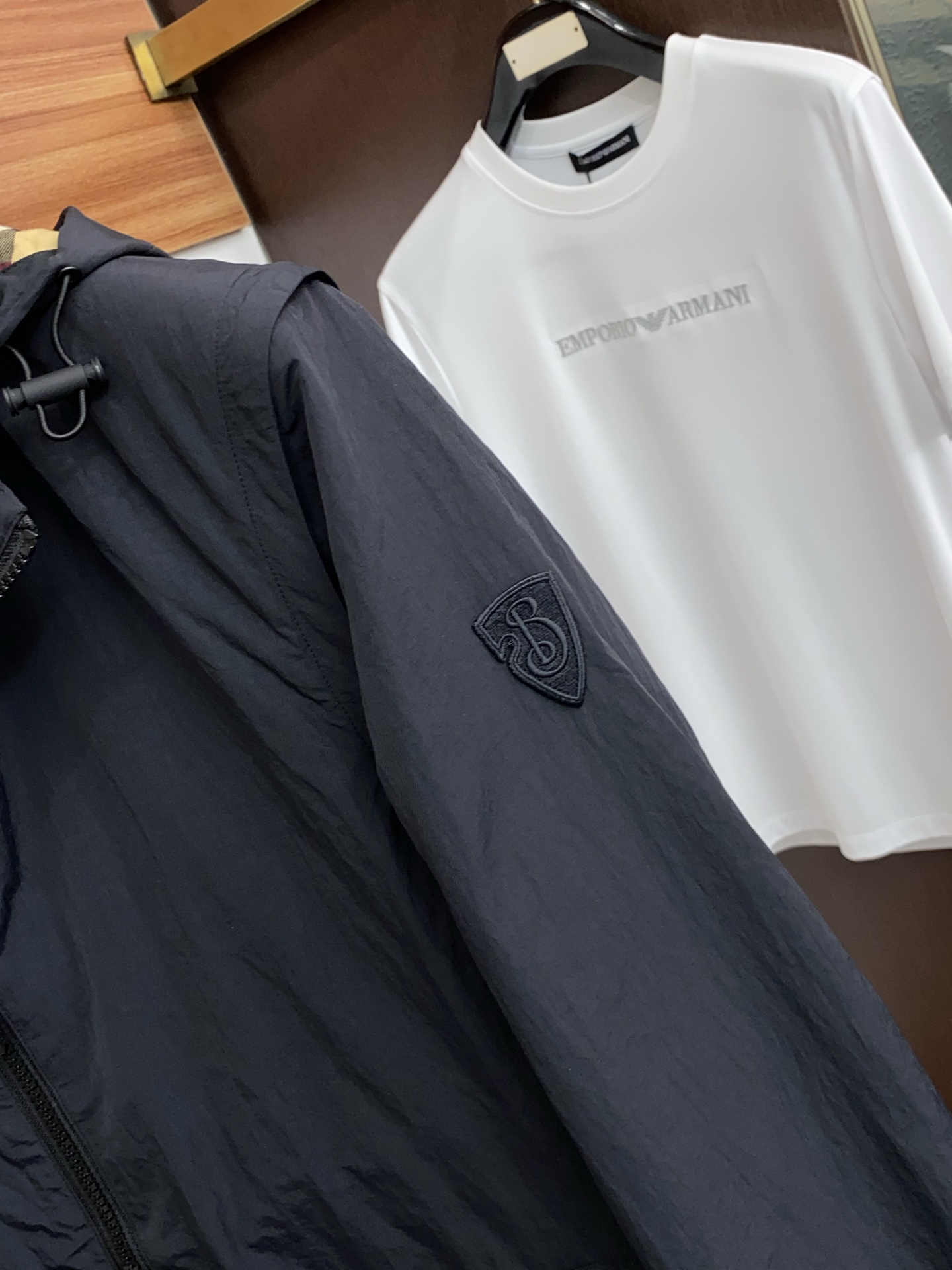 巴宝莉 T2026新款男士休闲定制夹克外套。穿上简约干练的休闲外套，瞬间重回时髦霸气，又是活力满满的状态