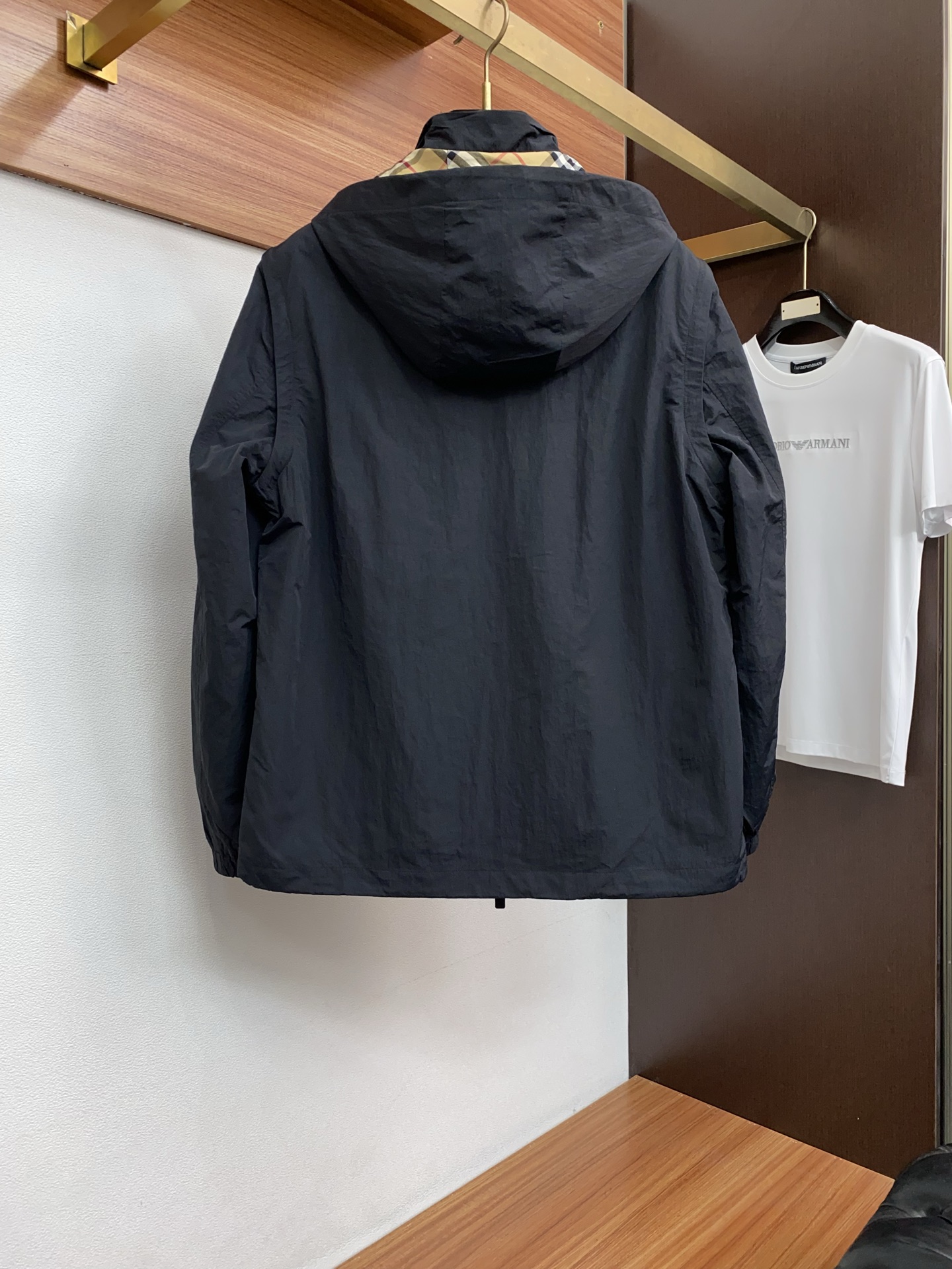 巴宝莉 T2026新款男士休闲定制夹克外套。穿上简约干练的休闲外套，瞬间重回时髦霸气，又是活力满满的状态