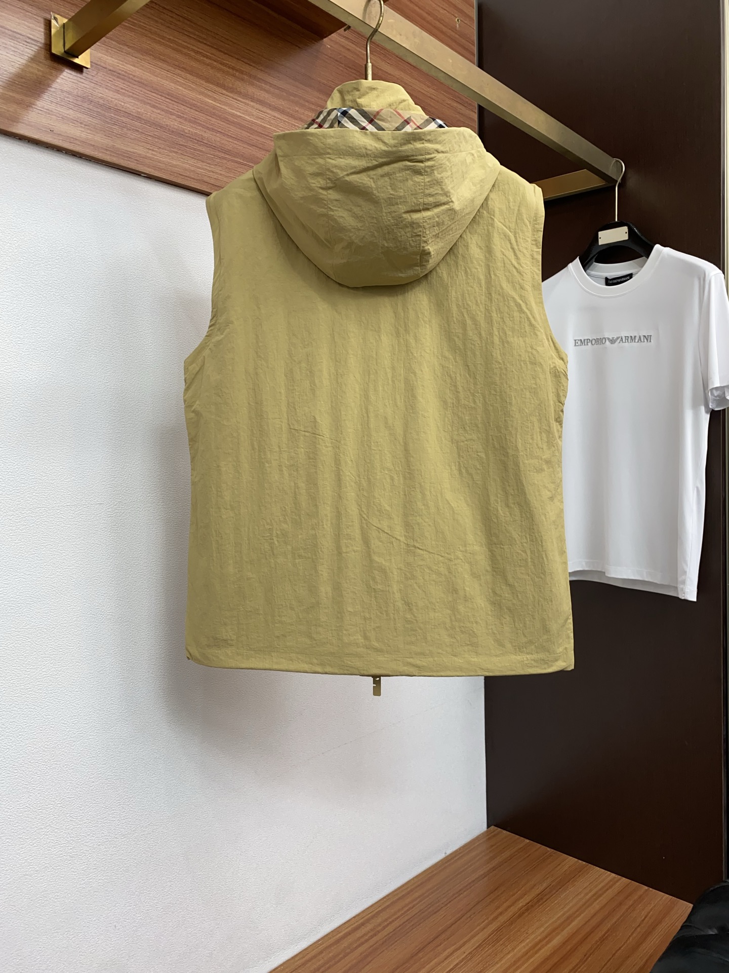 巴宝莉 T2026新款男士休闲定制夹克外套。穿上简约干练的休闲外套，瞬间重回时髦霸气，又是活力满满的状态