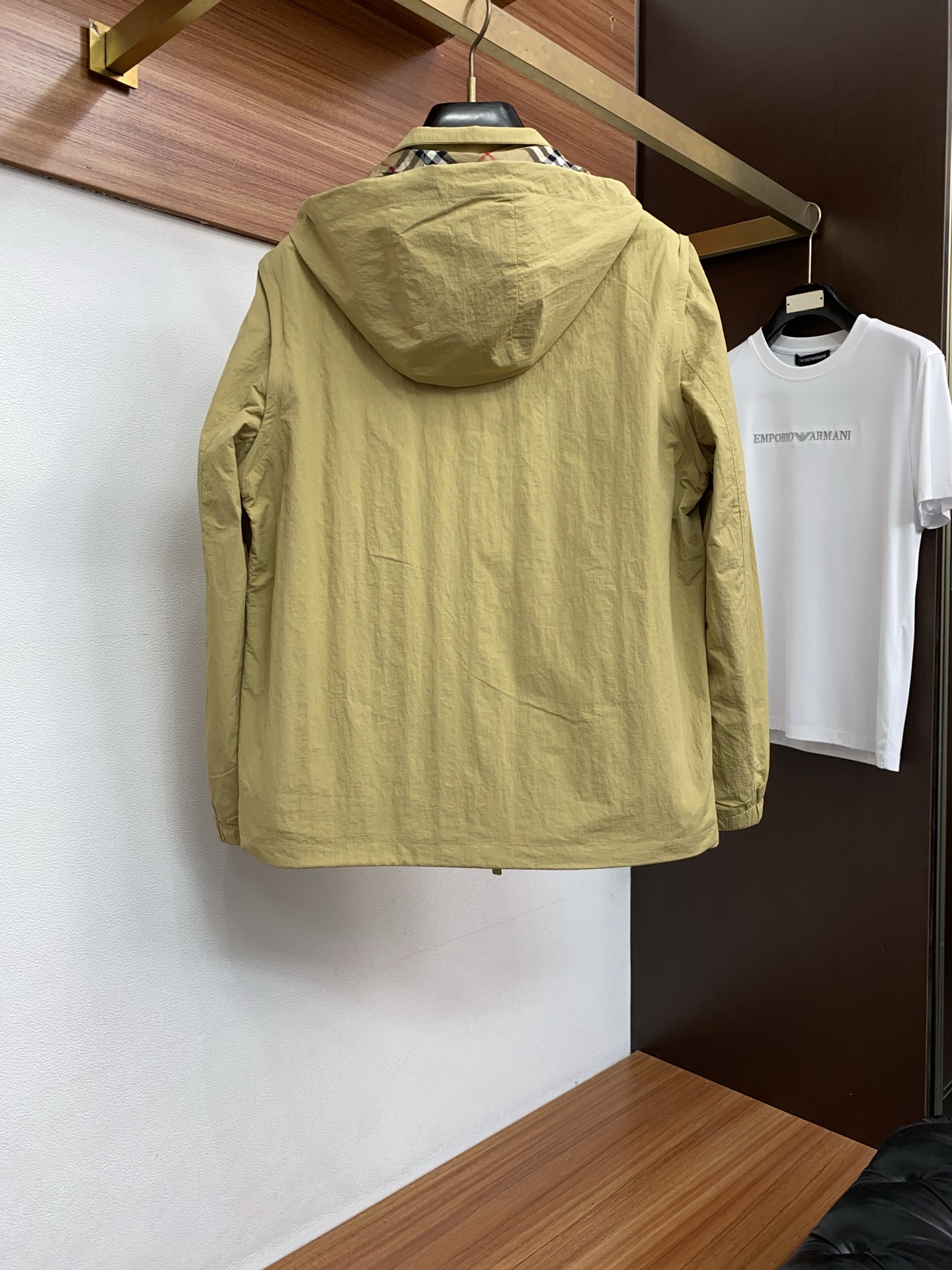 巴宝莉 T2026新款男士休闲定制夹克外套。穿上简约干练的休闲外套，瞬间重回时髦霸气，又是活力满满的状态