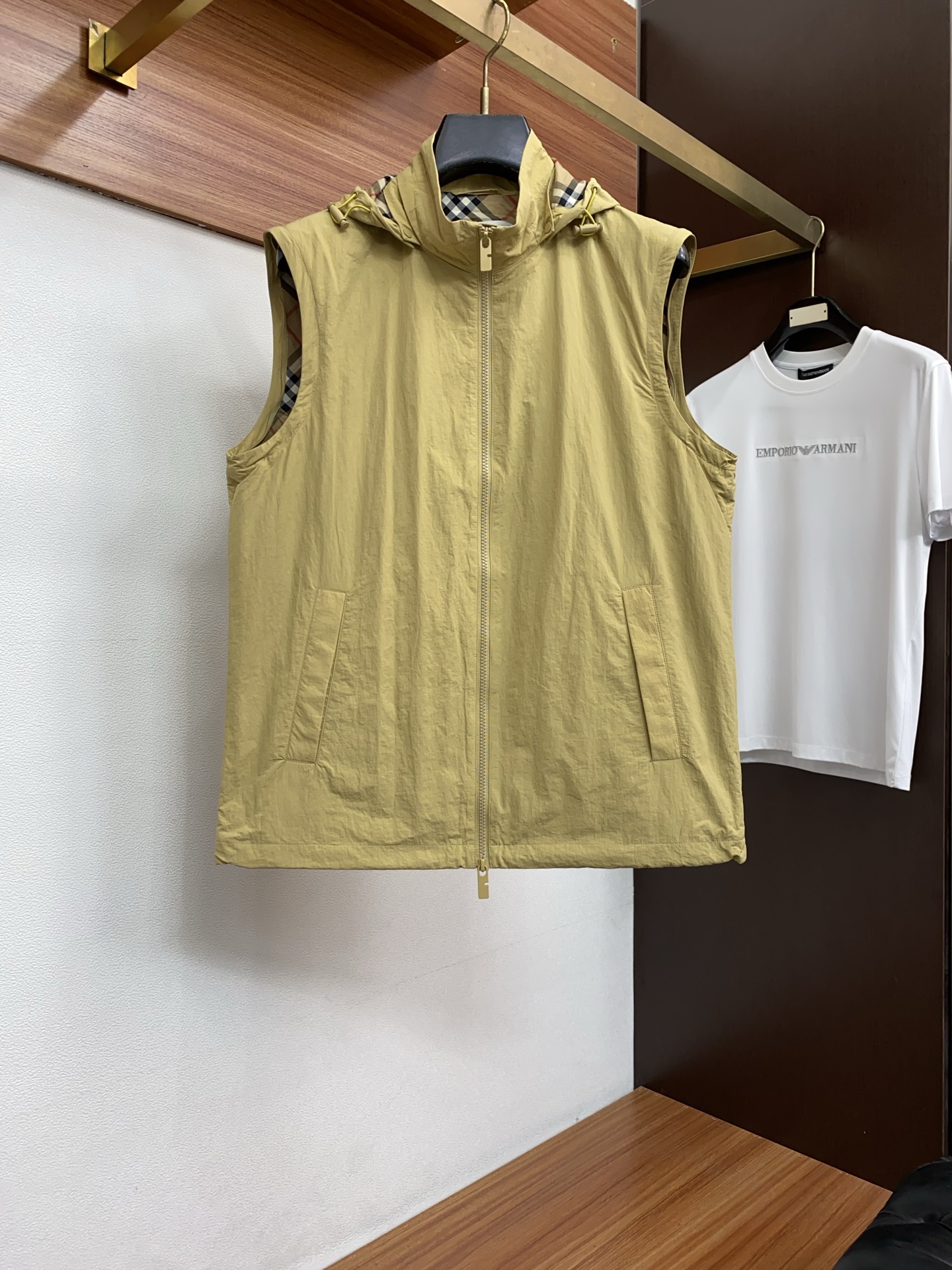 巴宝莉 T2026新款男士休闲定制夹克外套。穿上简约干练的休闲外套，瞬间重回时髦霸气，又是活力满满的状态