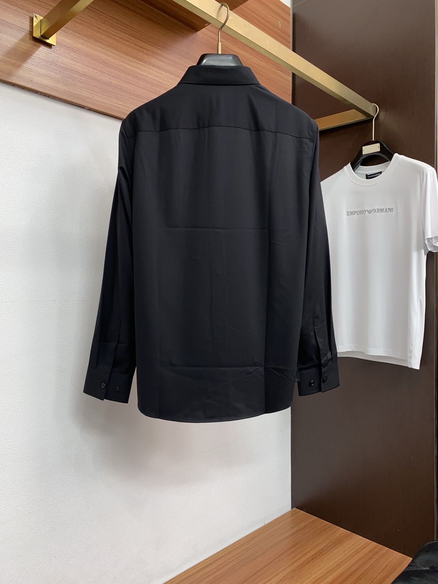 迪奥 专柜最新款长袖衬衣，贸易公司渠道稀出，领先官网发售！经典休闲衬衫搭配独特的法式领设计，胸口精字母刺