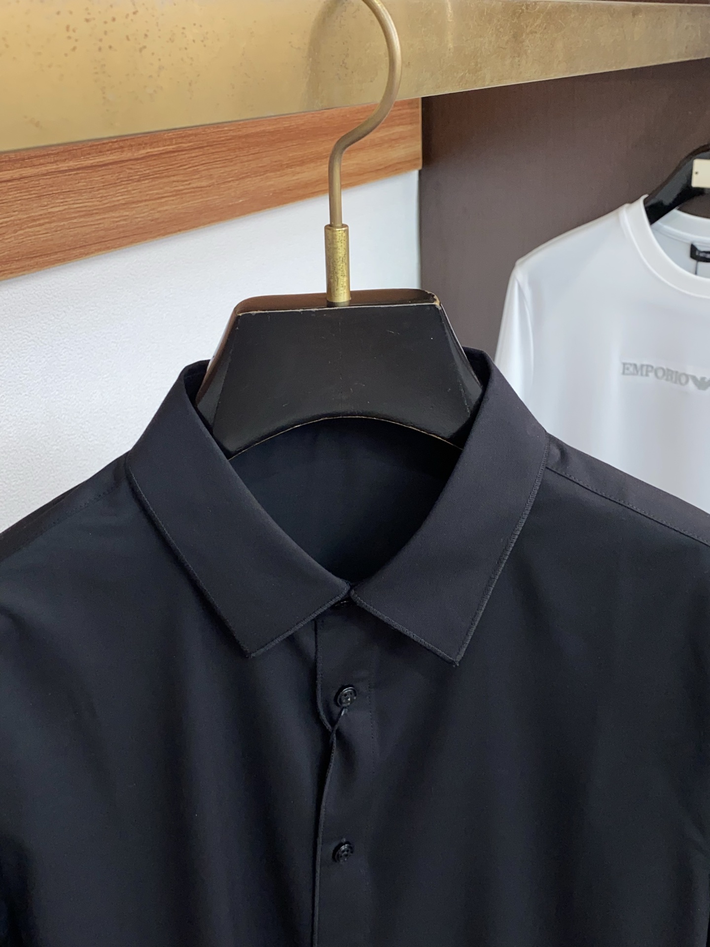 迪奥 专柜最新款长袖衬衣，贸易公司渠道稀出，领先官网发售！经典休闲衬衫搭配独特的法式领设计，胸口精字母刺