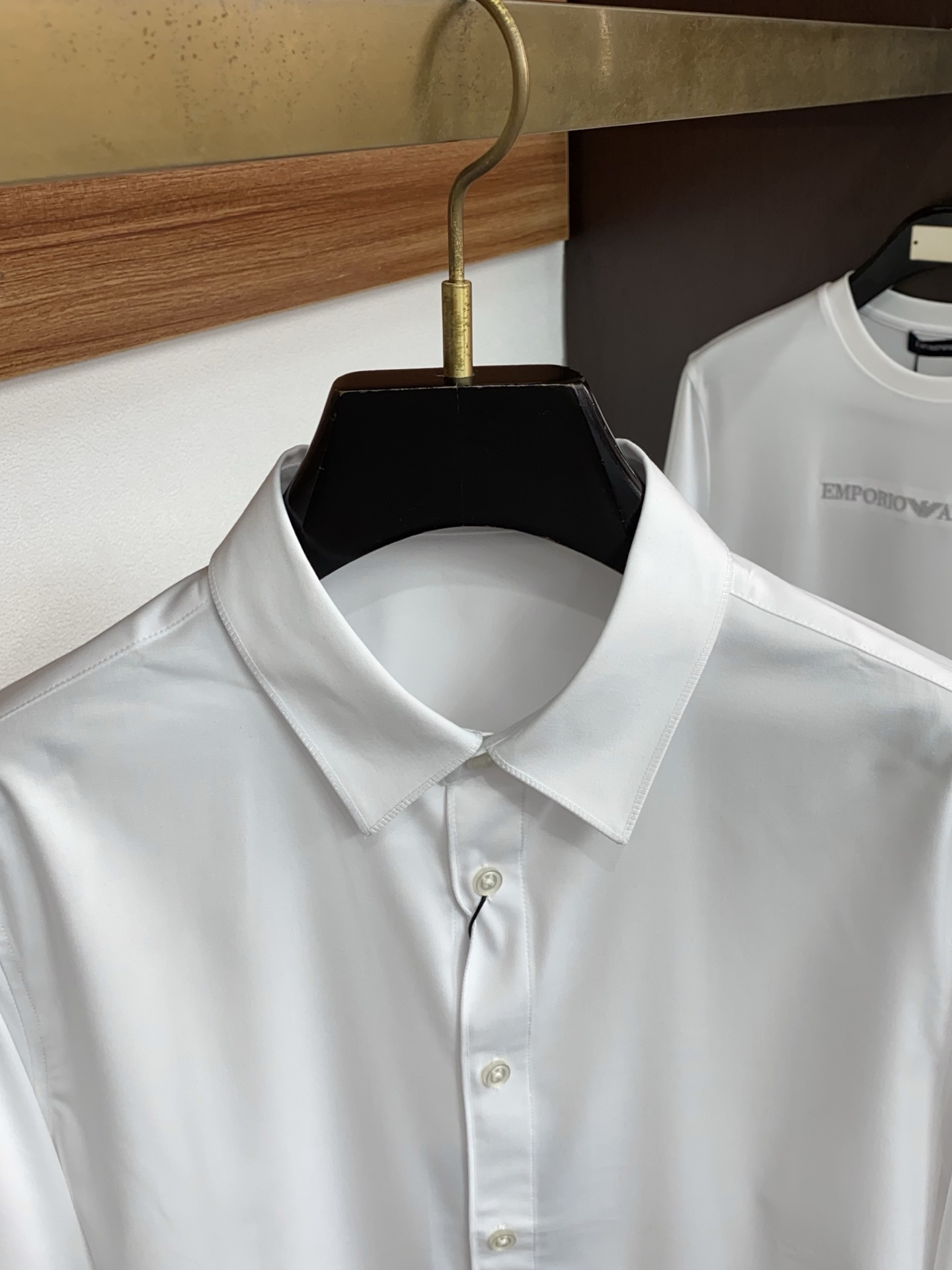 迪奥 专柜最新款长袖衬衣，贸易公司渠道稀出，领先官网发售！经典休闲衬衫搭配独特的法式领设计，胸口精字母刺